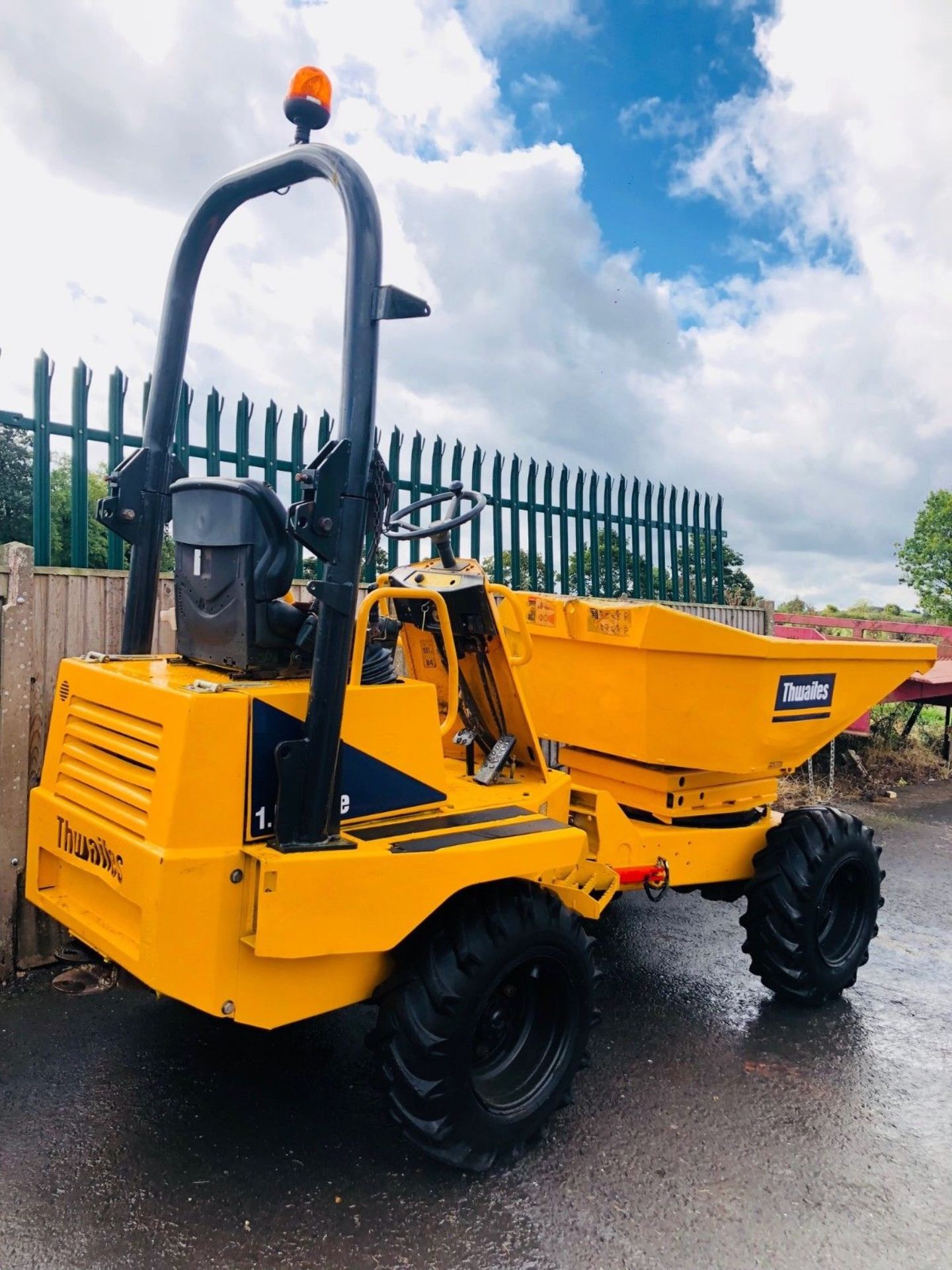 Terex 1.5T High Tip Swivel Dumper - Image 4 of 12