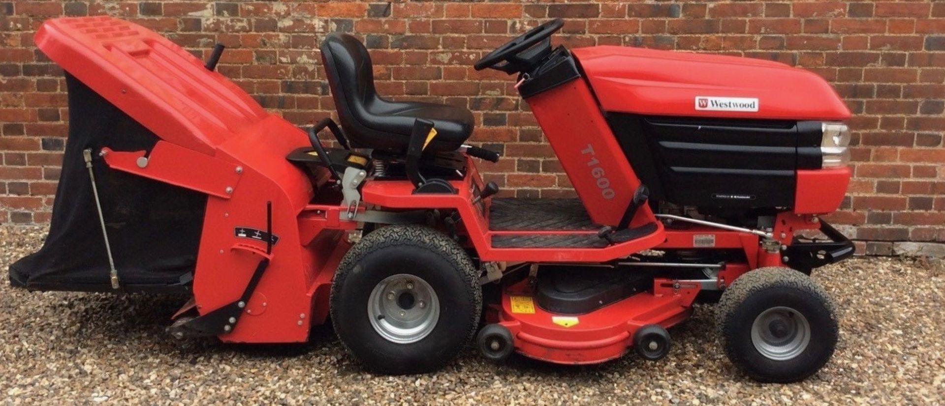 Westwood T1600H Ride On Mower 16 Hp Kawasaki Sit On Lawn Compact Tractor