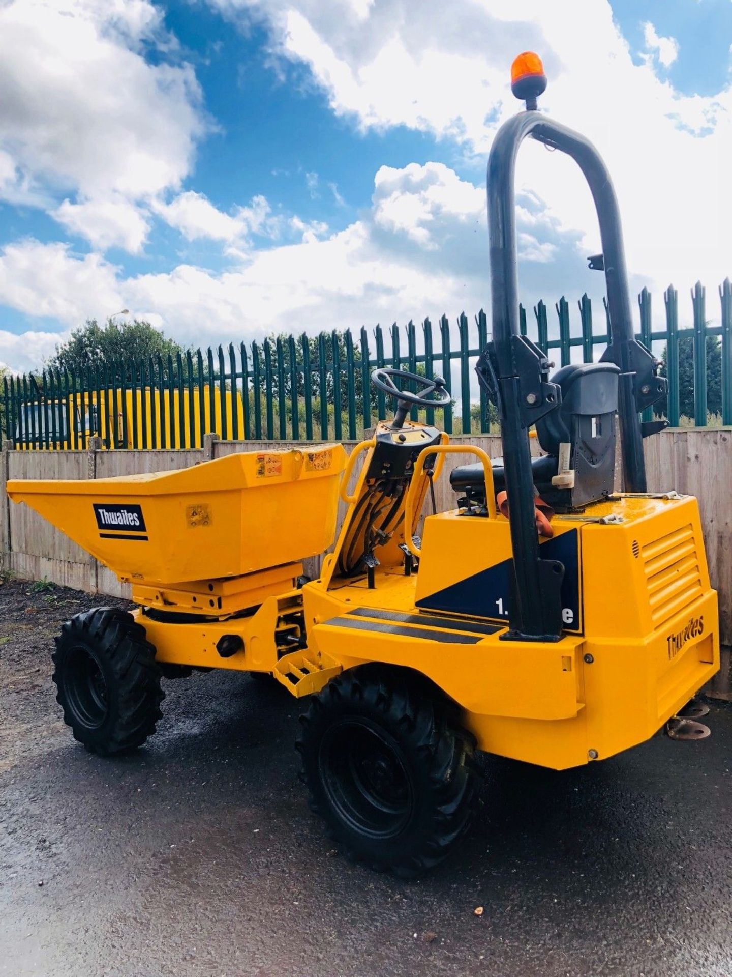 Terex 1.5T High Tip Swivel Dumper - Image 6 of 12