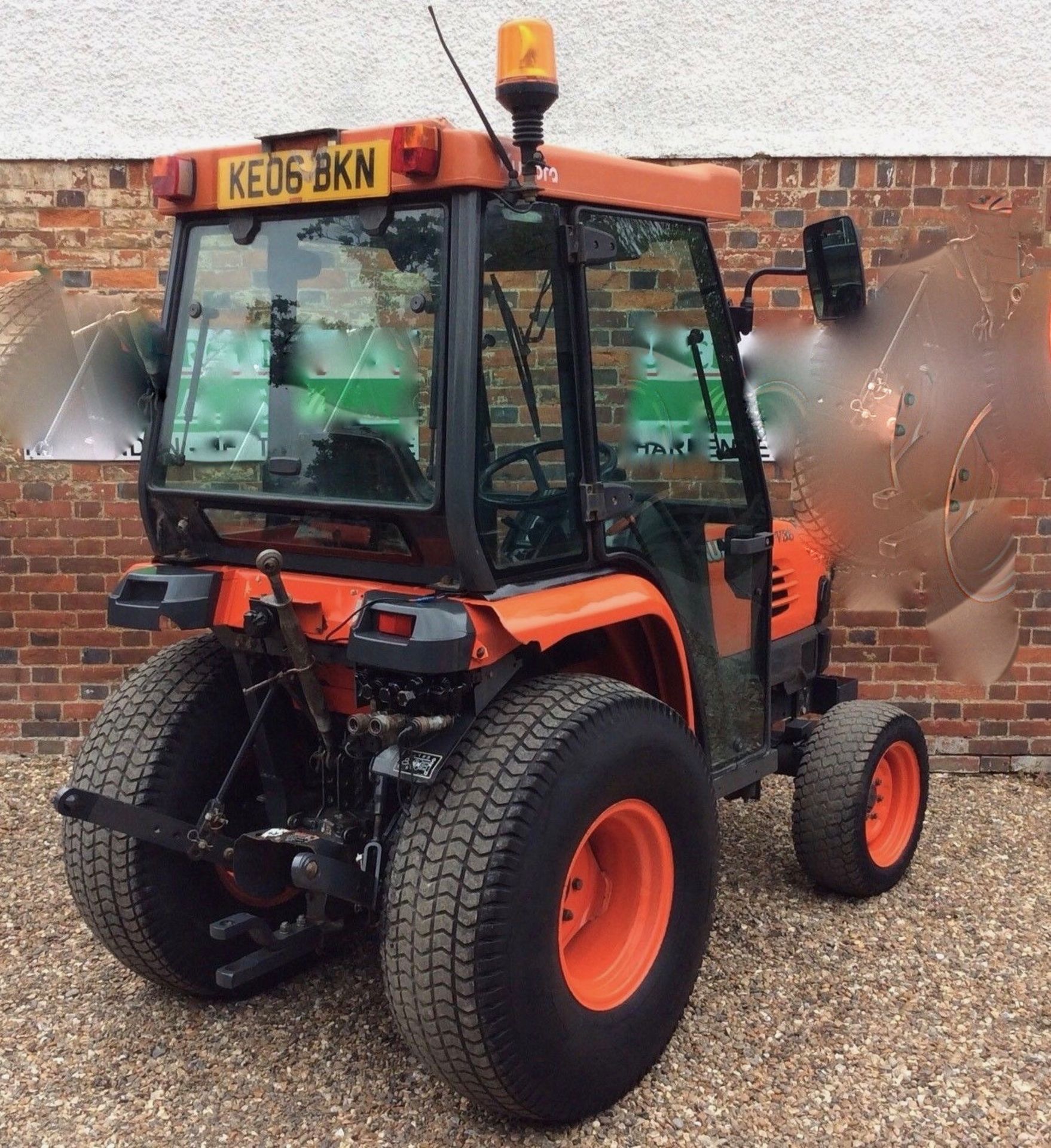 Kubota STV 36 Compact Tractor 4x4 36 Hp Hydrostatic loader Grass tyres - Image 5 of 11