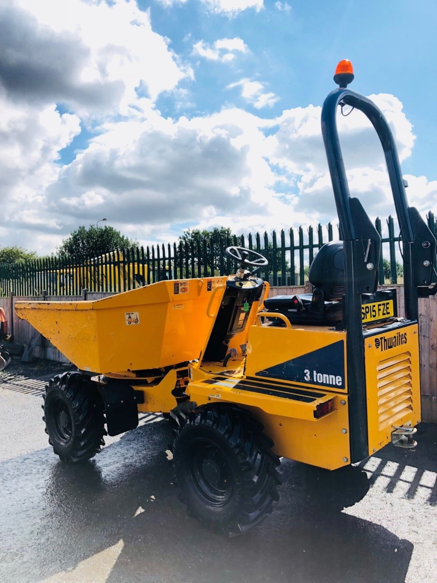 Thwaites Mach 573 3 Tonne Swivel Dumper - Image 5 of 10