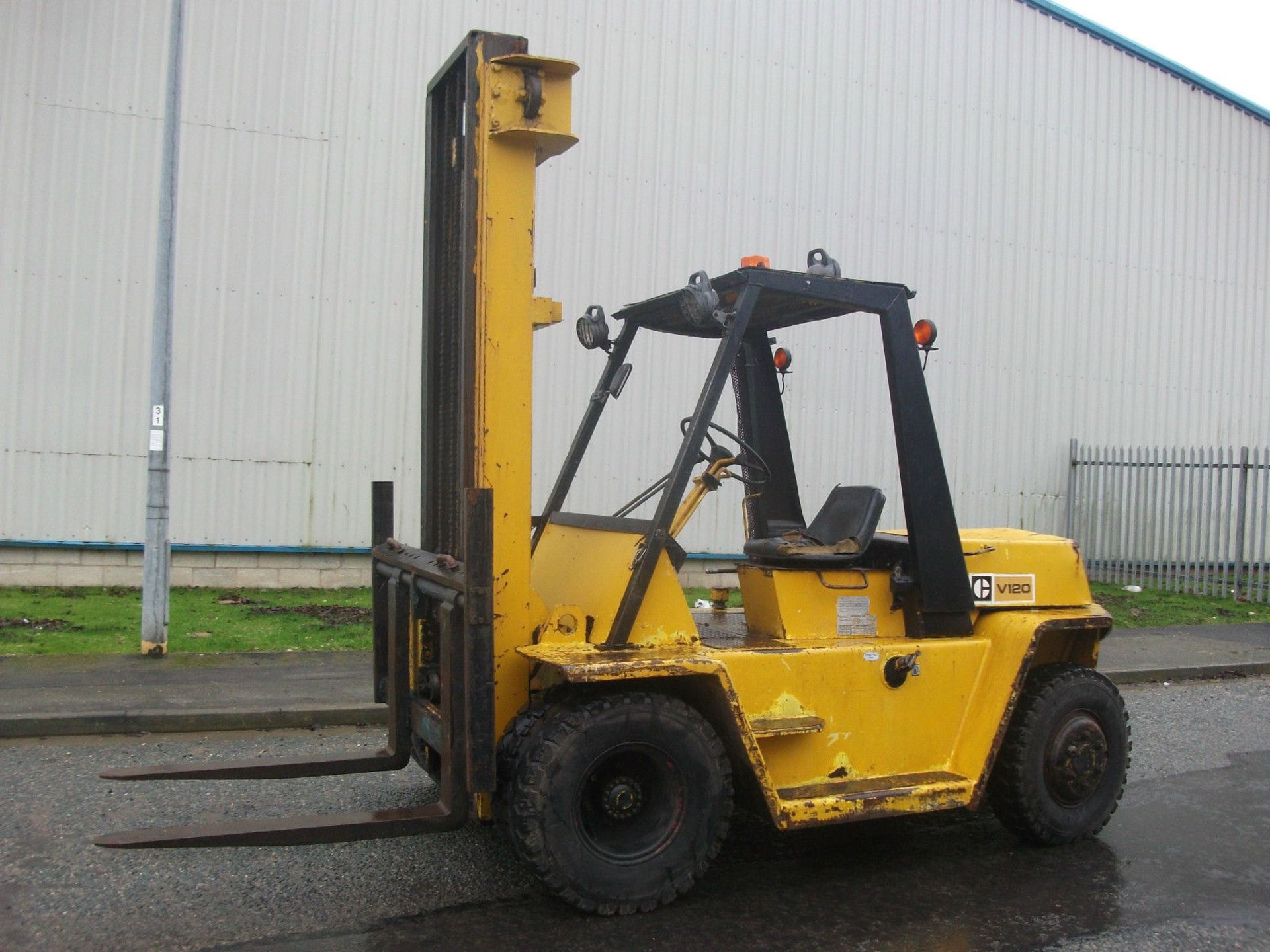 Cat V120 Forklift - Bild 2 aus 9