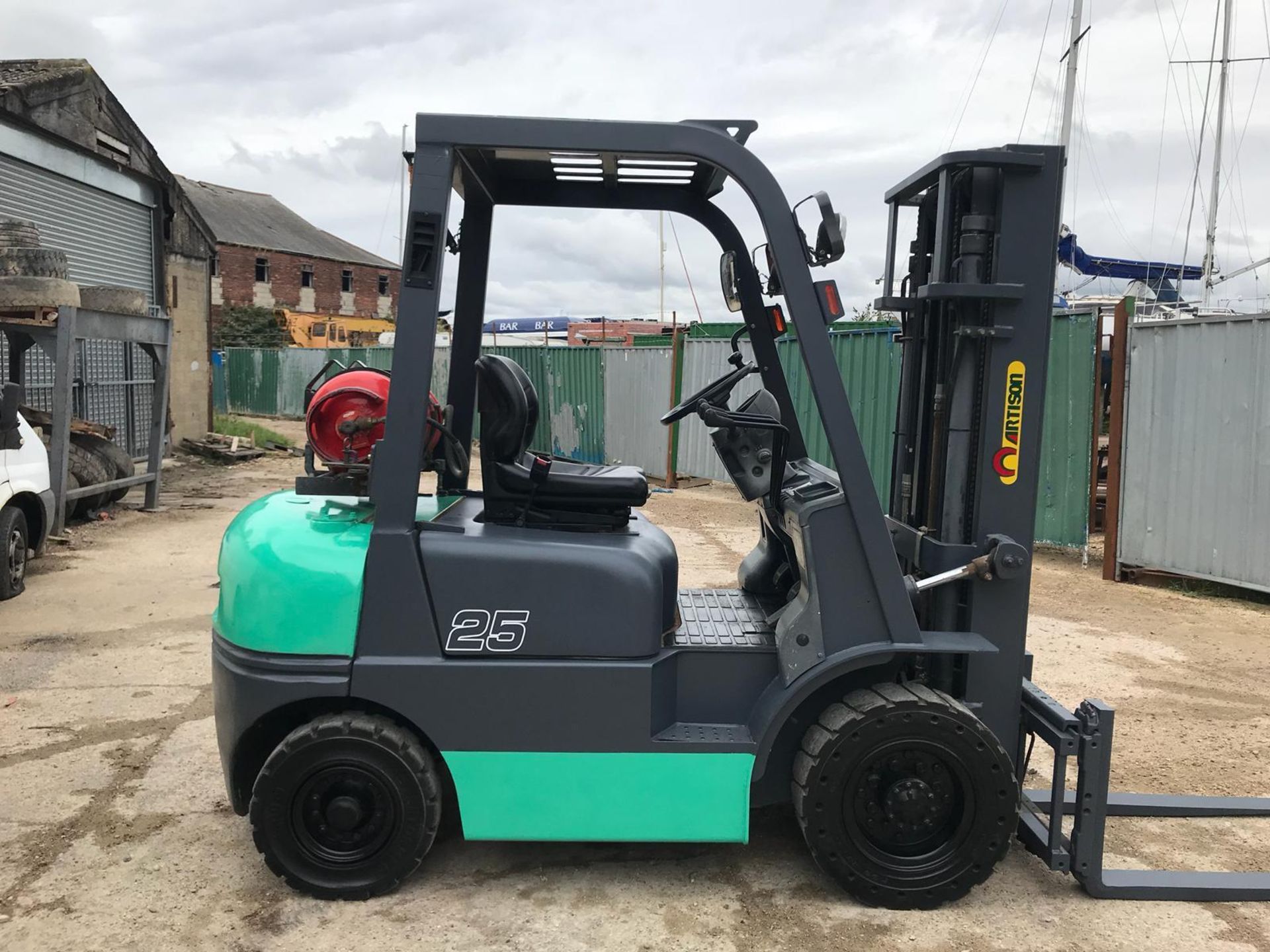 Artison 2.5 Tonne LPG Forklift, 4.8 Metre Container Spec Triple Mast, Year 2012 - Bild 3 aus 4