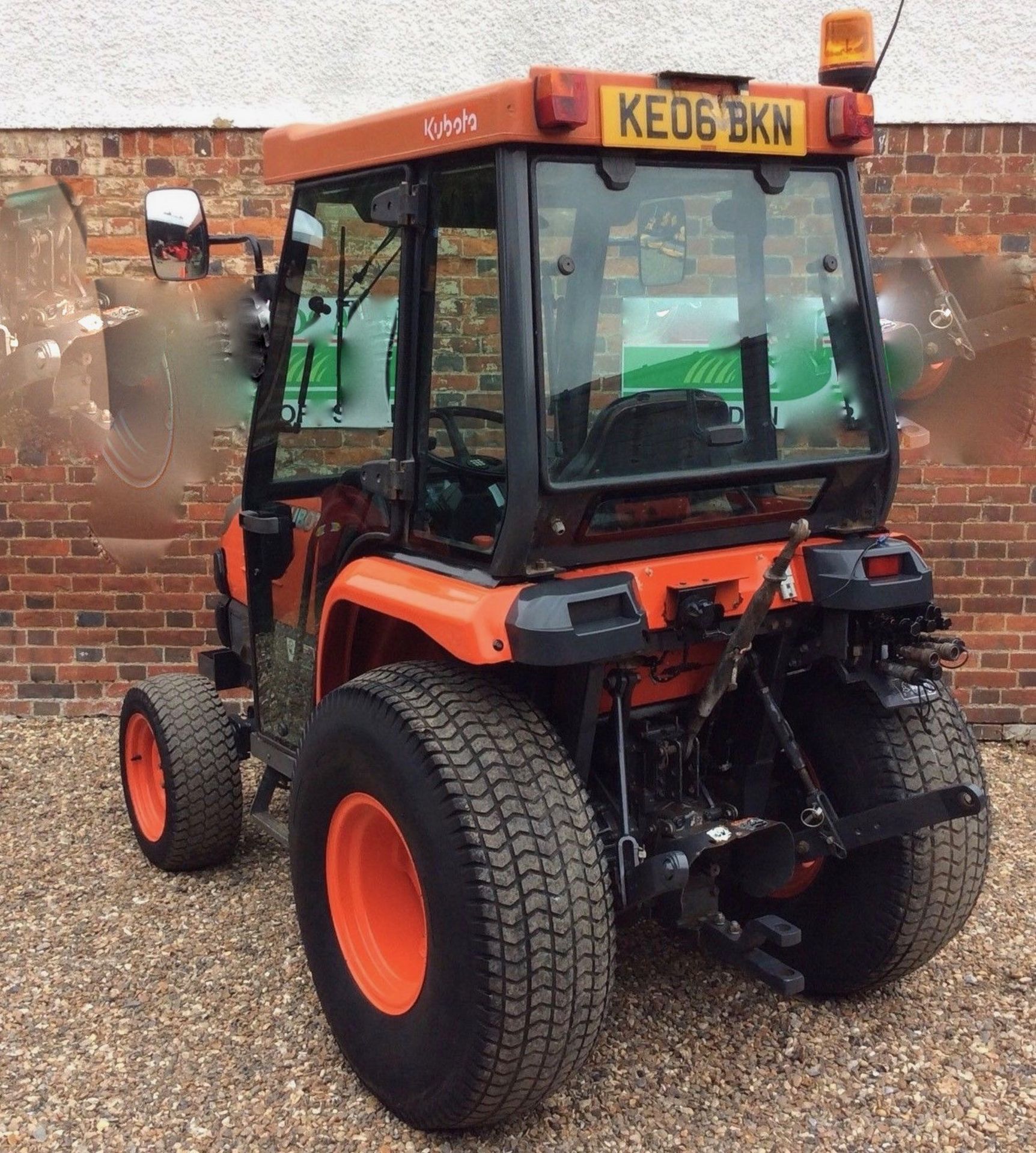 Kubota STV 36 Compact Tractor 4x4 36 Hp Hydrostatic loader Grass tyres - Image 6 of 11