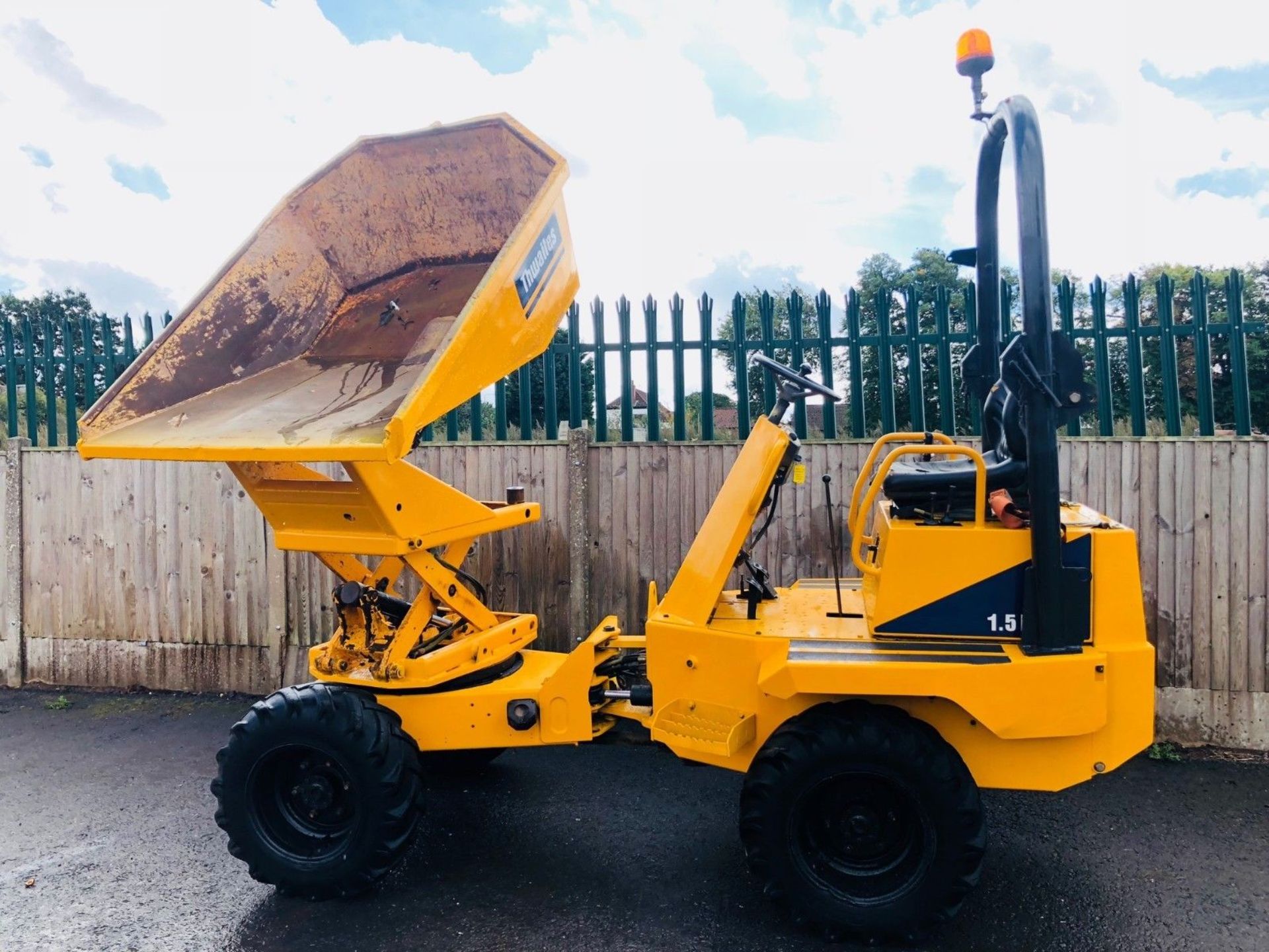 Terex 1.5T High Tip Swivel Dumper - Image 3 of 12