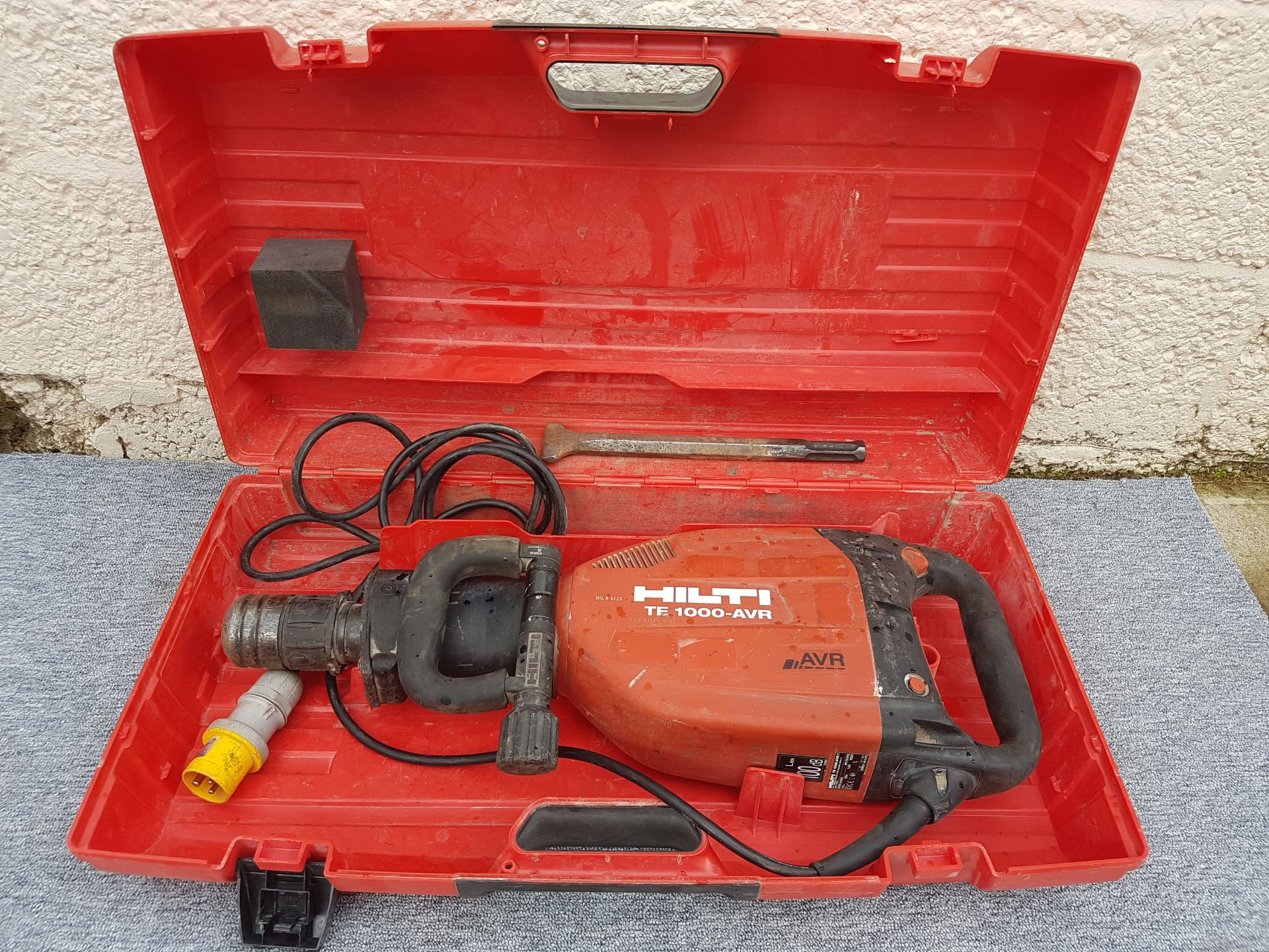 Hilti TE 1000 AVR Concrete Breaker with Chisel 110v in Box - Tested / In Working Order