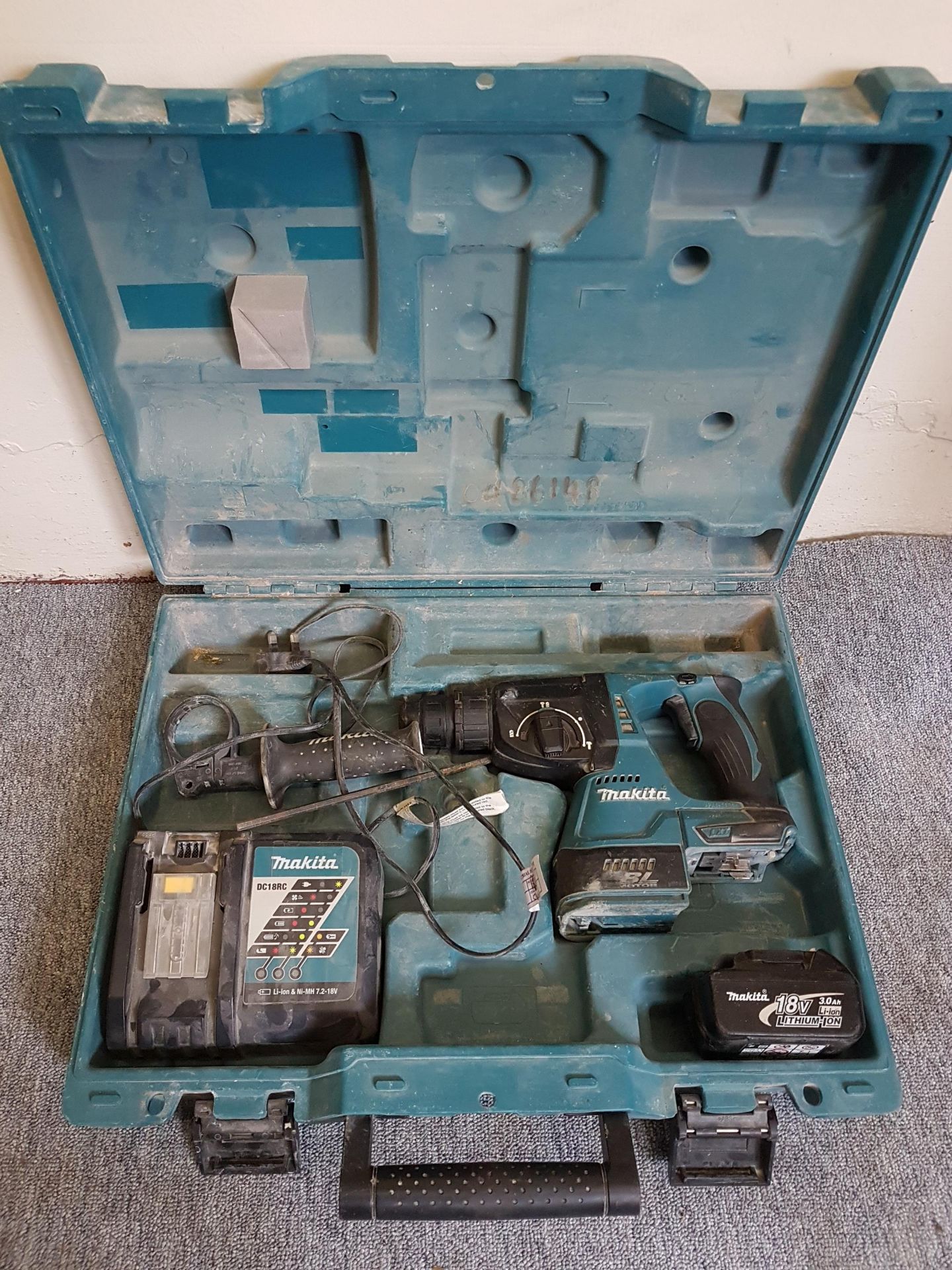 Makita BHR 242 18v Battery Powered SDS Hammer Drill/ Breaker in Box - Tested / In Working Order