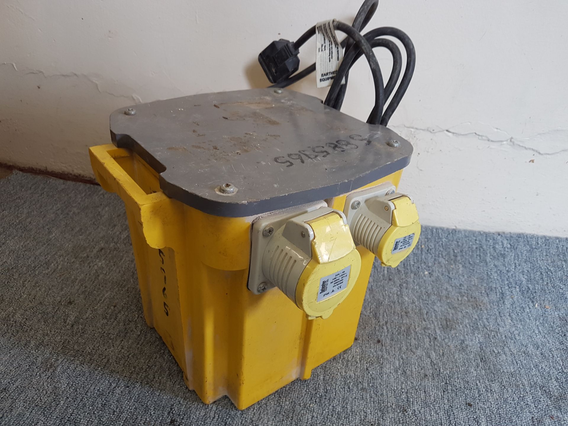 Defender 110v 5KVA 16 & 32Amp Transformer - Tested / In Working Order