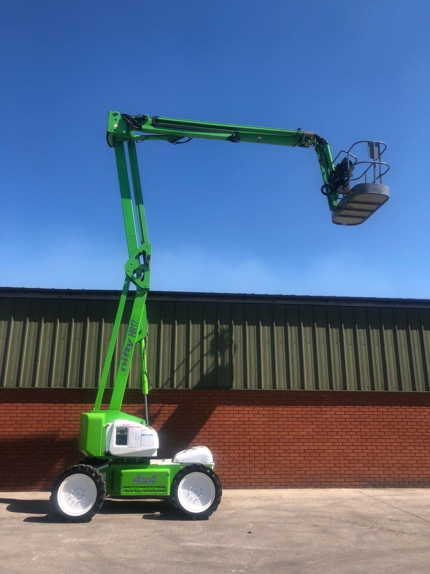 2006 Nifty Lift HR17 4x4 Access Platform Scissor Lift Cherry Picker Skyjack - Image 6 of 12