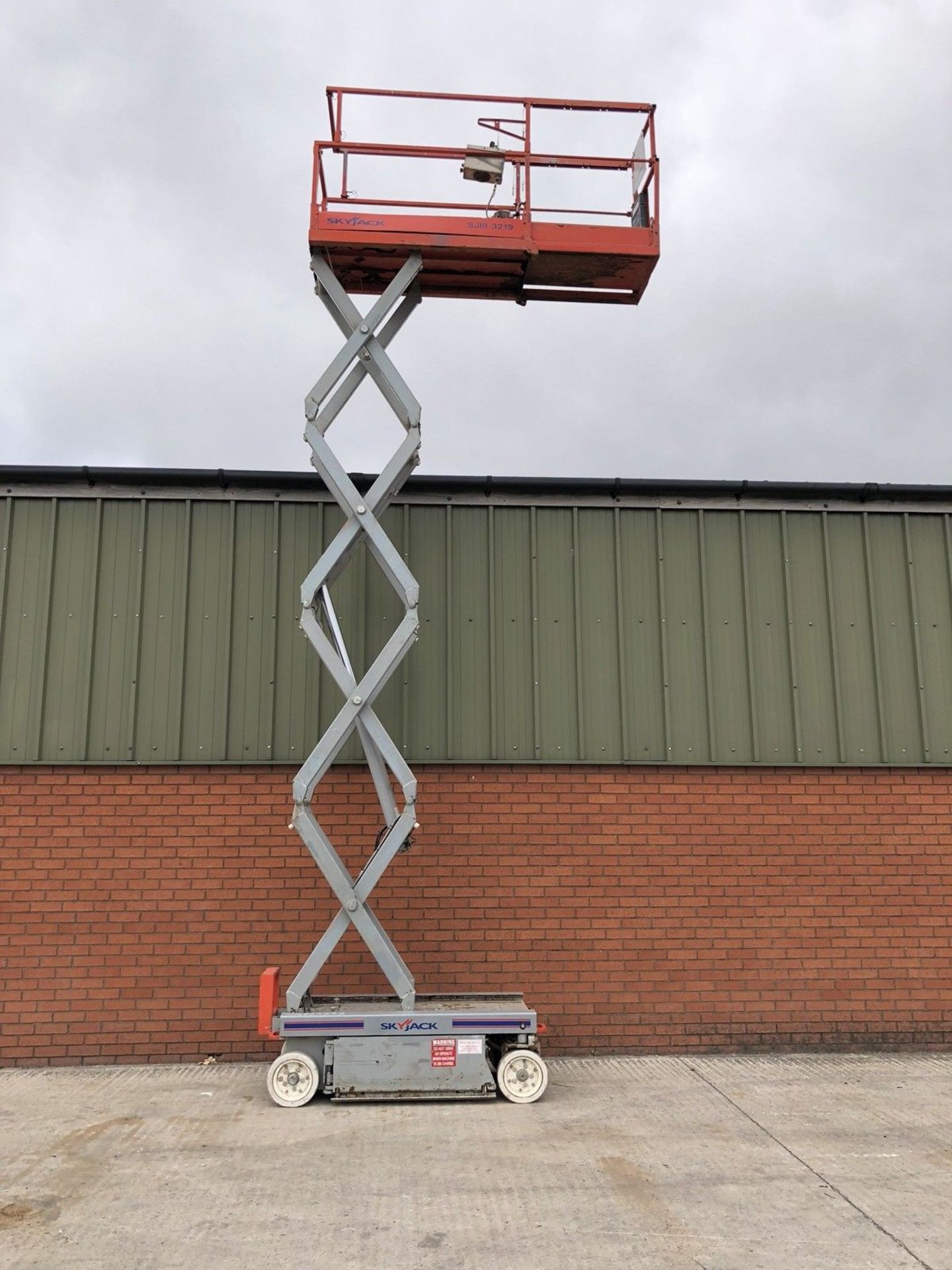 2006 Skyjack SJ3219 Scissor Lift Cherry Picker - Image 6 of 10