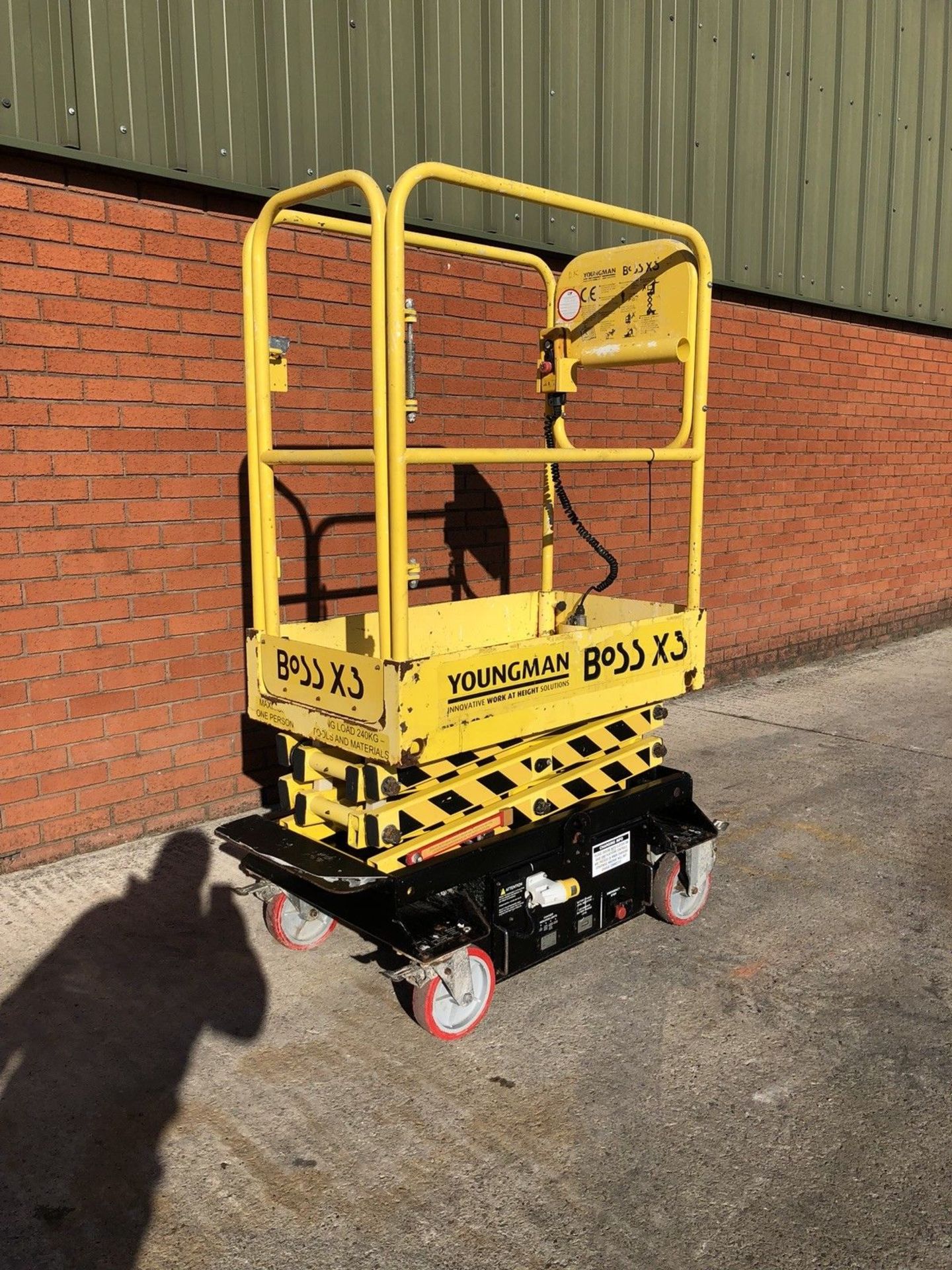 YOUNGMAN BOSS X3 Access Platform Cherry Picker Scissor Lift - Image 3 of 7