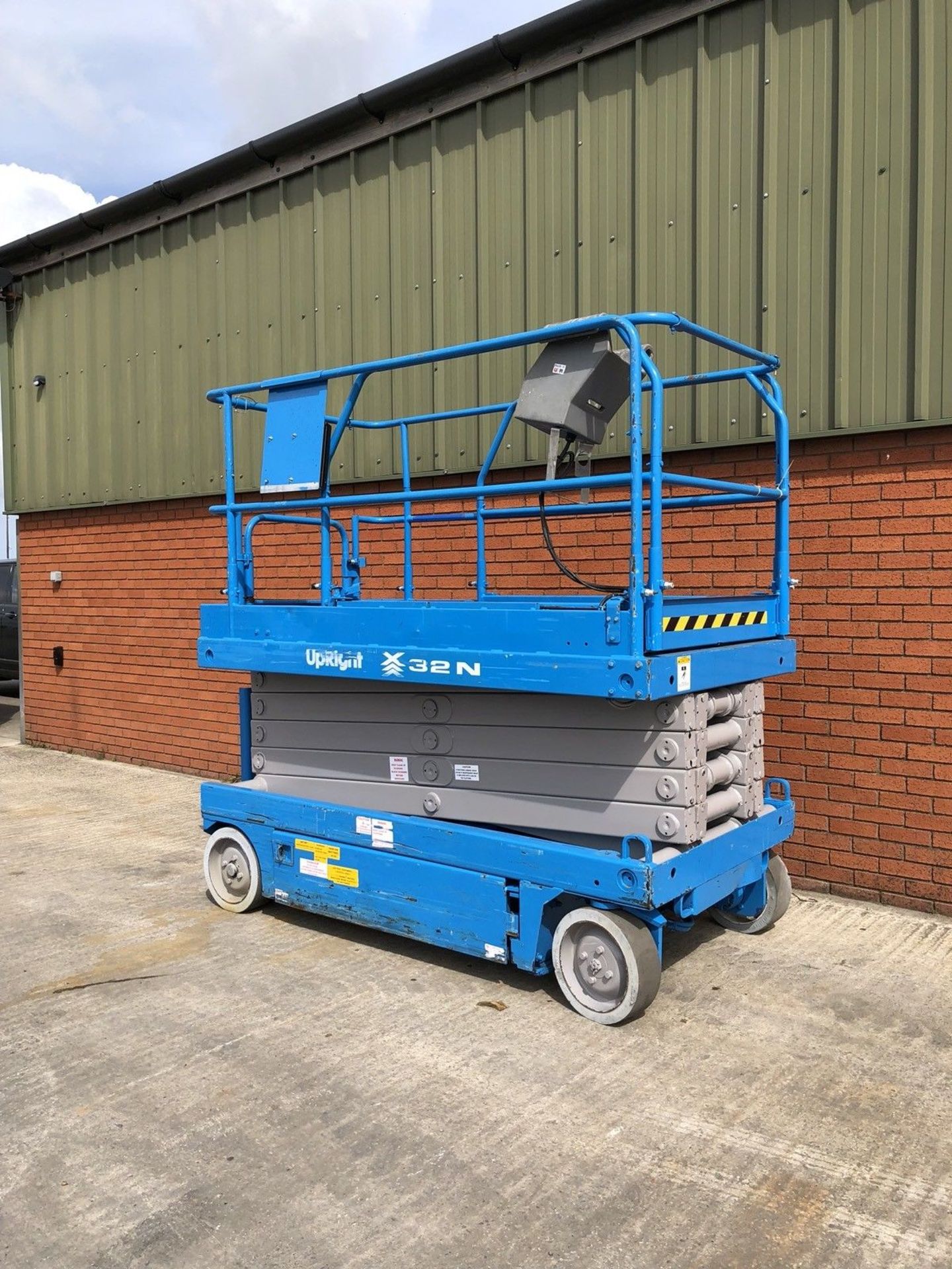 Upright X32N Scissor Lift Cherry Picker - Image 3 of 10