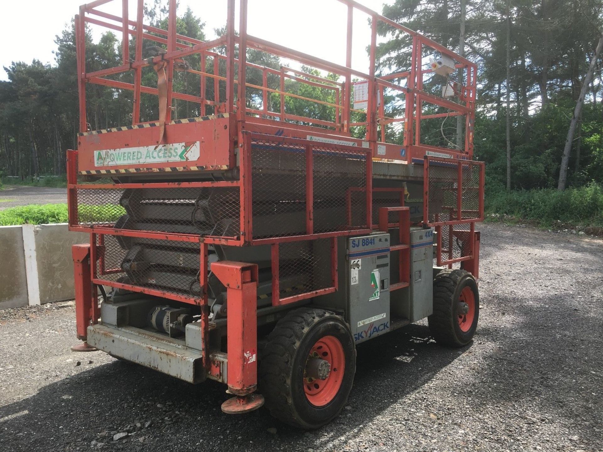 SKYJACK 8841 4 x 4 Diesel Access Platform Cherry Picker Scissor Lift Extendable - Image 3 of 14