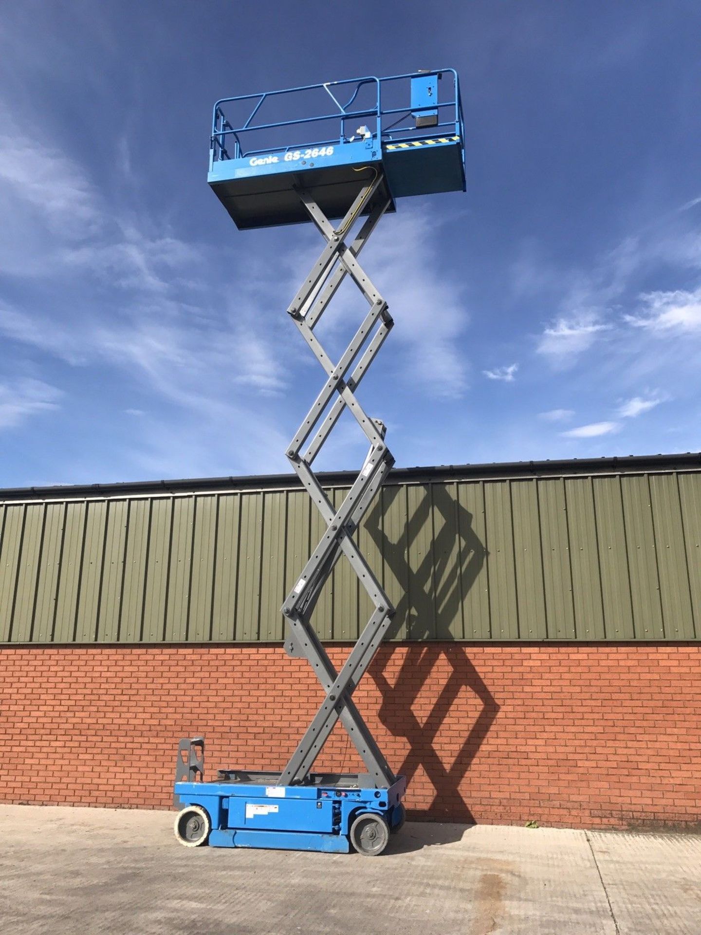 Genie GS2646 Scissor Lift Cherry Picker - Image 6 of 11