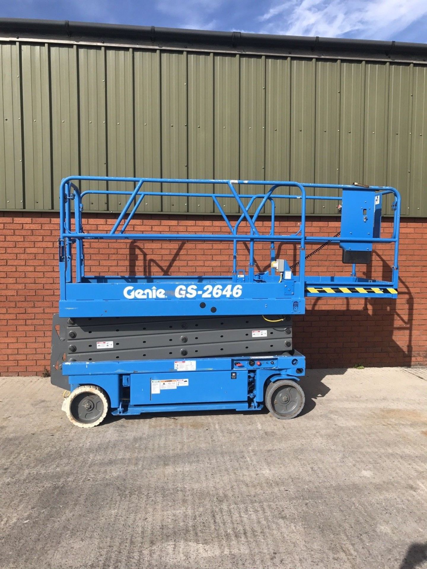 Genie GS2646 Scissor Lift Cherry Picker - Image 5 of 11