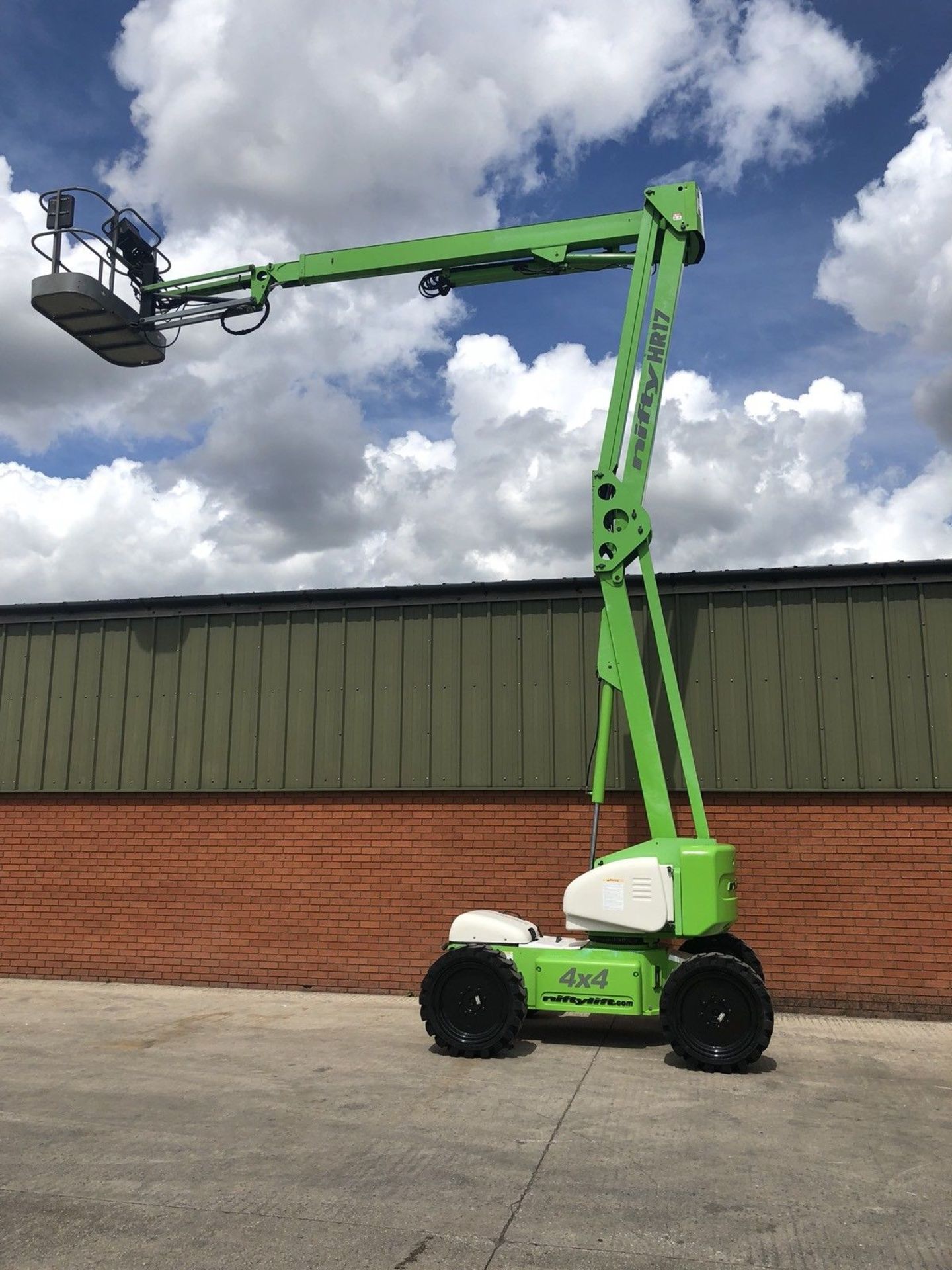 2006 Nifty Lift HR17 4x4 Access Platform Scissor Lift Cherry Picker Skyjack - Image 5 of 12