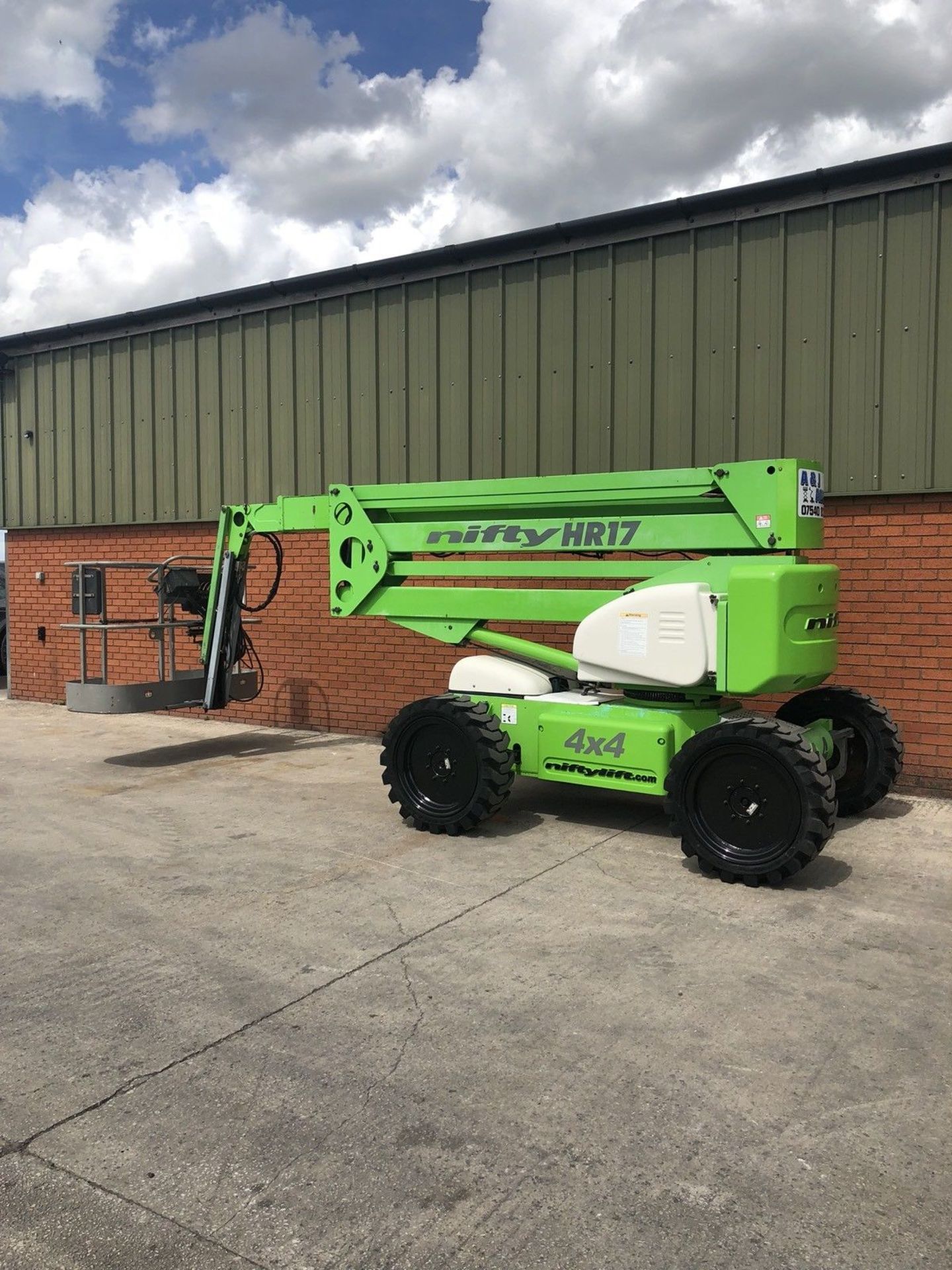 2006 Nifty Lift HR17 4x4 Access Platform Scissor Lift Cherry Picker Skyjack - Image 2 of 12