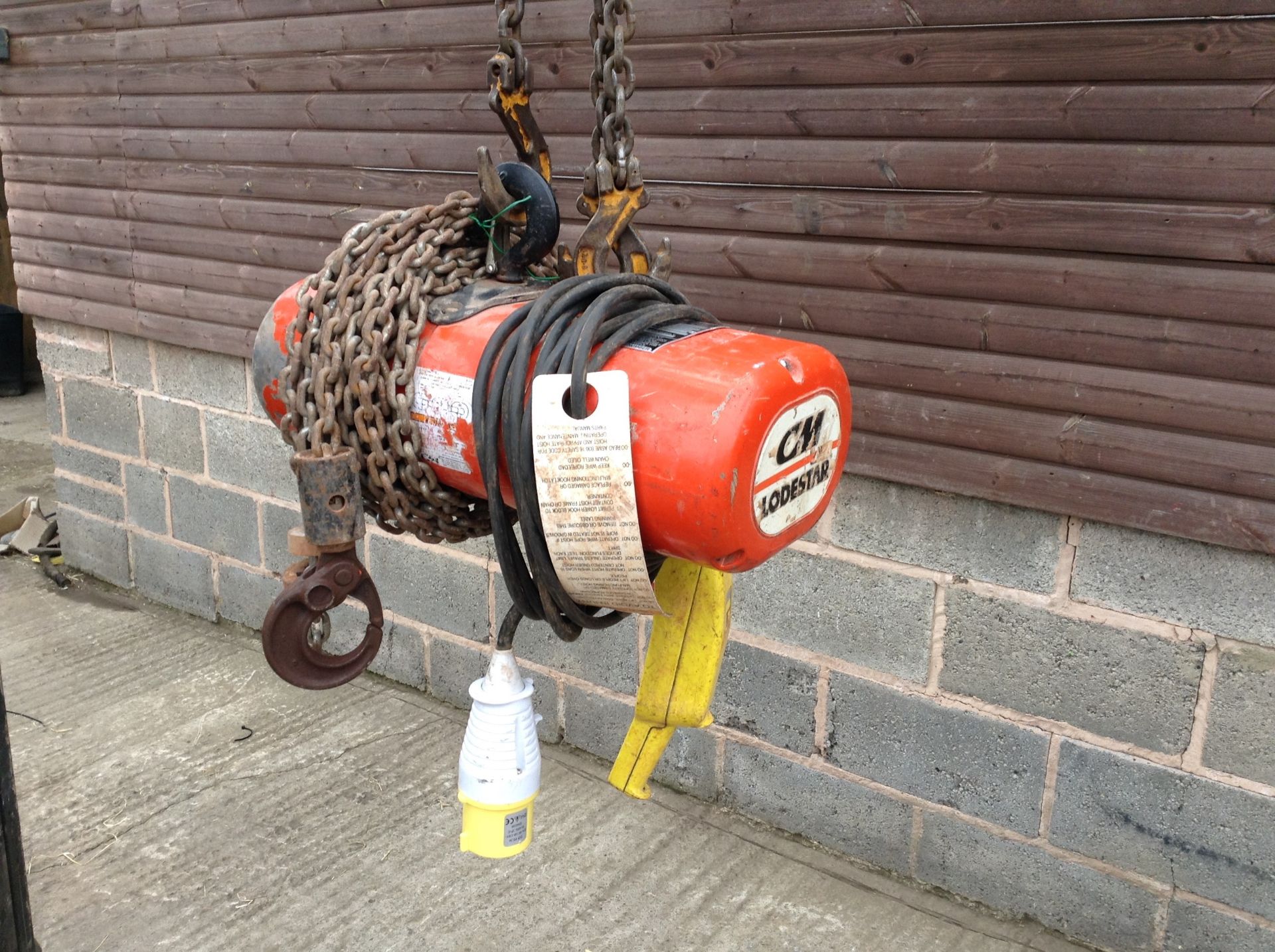 CM Lodestar 1 Ton 110V Chain Hoist - Image 2 of 2