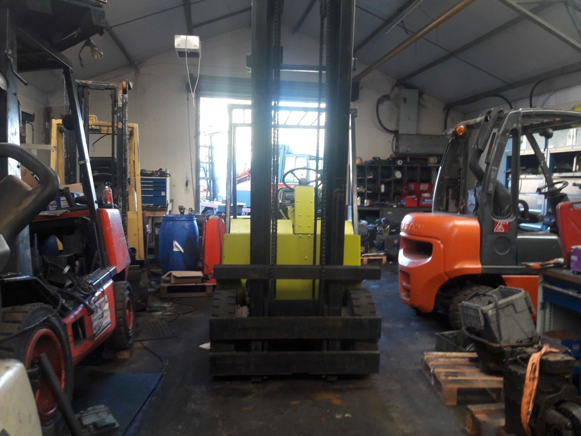 Clarke 2.5 Ton Gas Forklift - Image 5 of 6