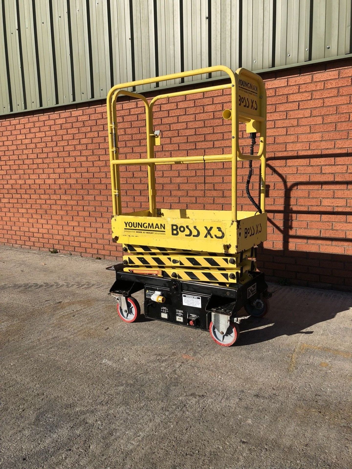 YOUNGMAN BOSS X3 Access Platform Cherry Picker Scissor Lift - Image 4 of 7