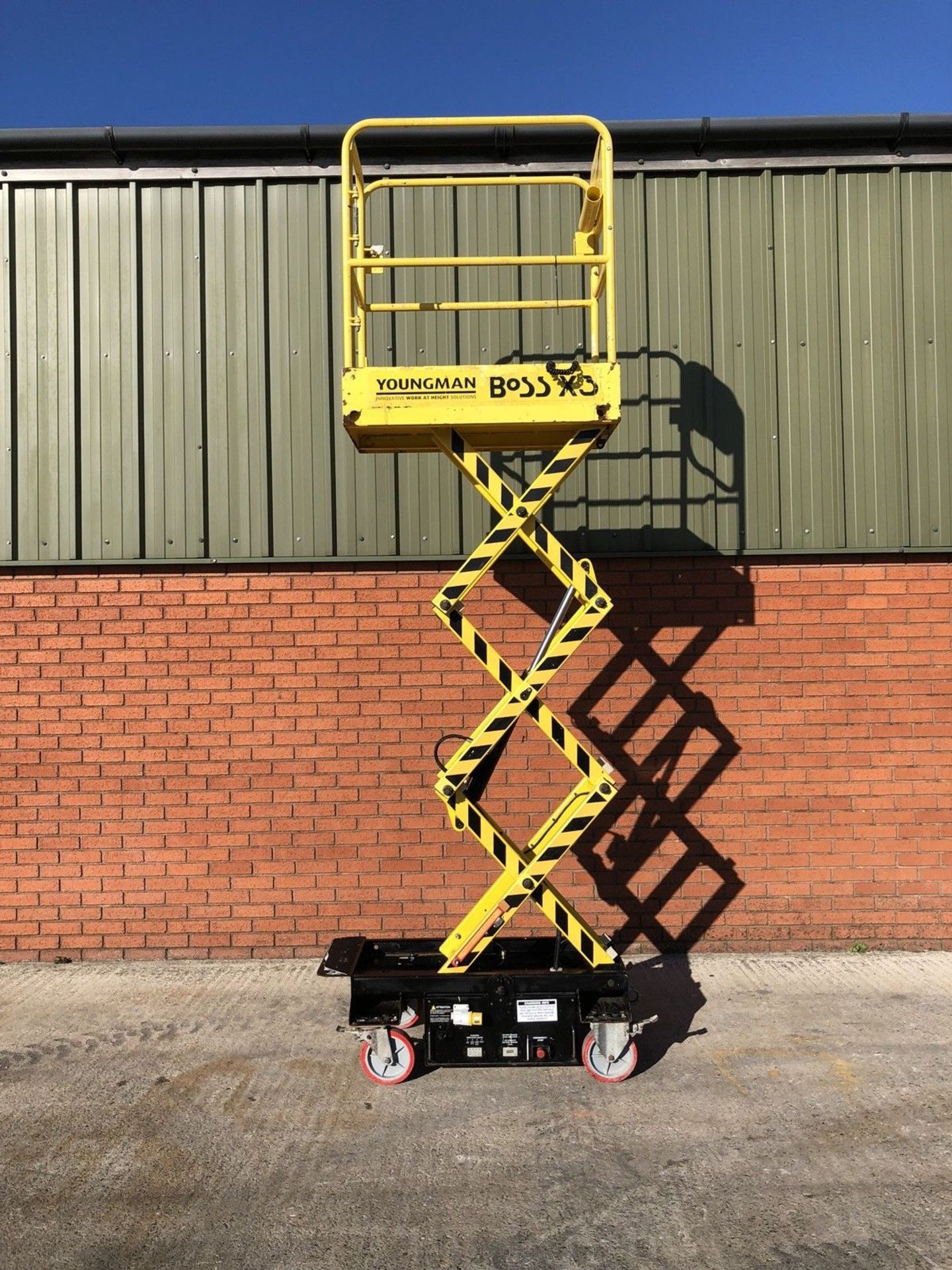 YOUNGMAN BOSS X3 Access Platform Cherry Picker Scissor Lift - Image 5 of 7