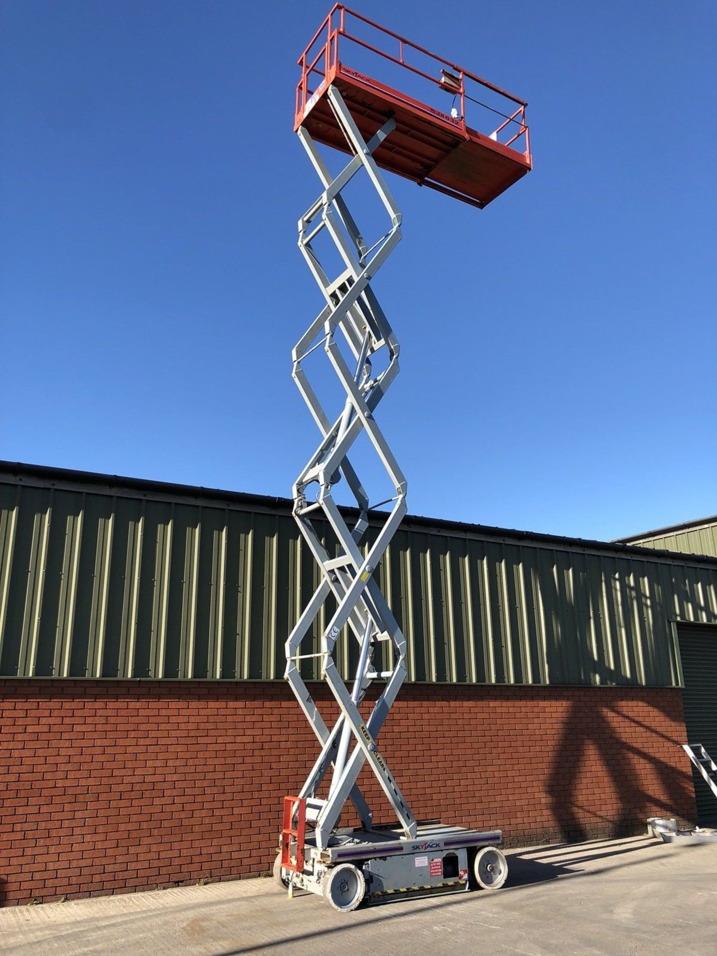 2005 Skyjack SJ4632 Scissor Lift Cherry Picker - Image 8 of 8