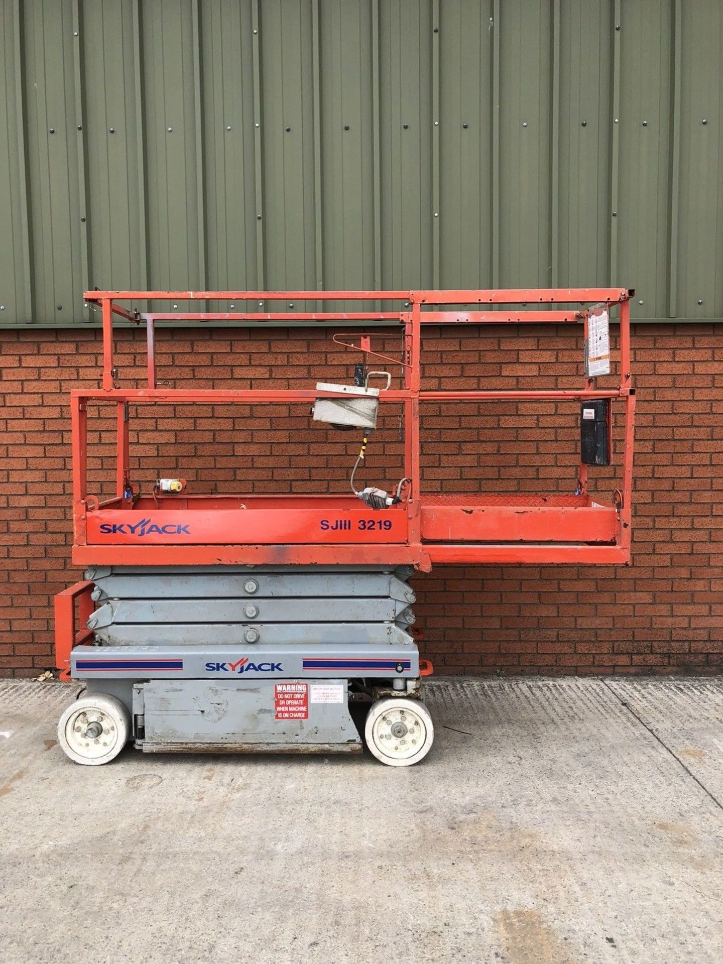 2006 Skyjack SJ3219 Scissor Lift Cherry Picker - Image 5 of 10