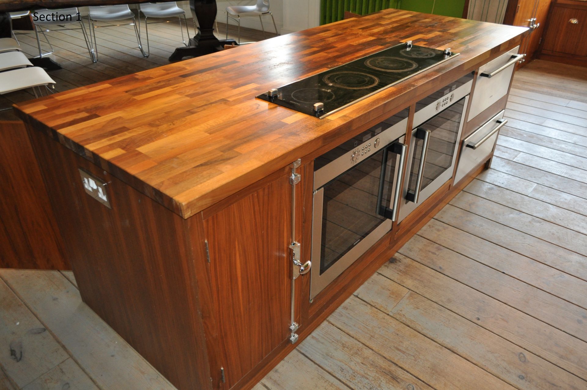 Bespoke Stunning Solid Wood Kitchen - Image 7 of 17