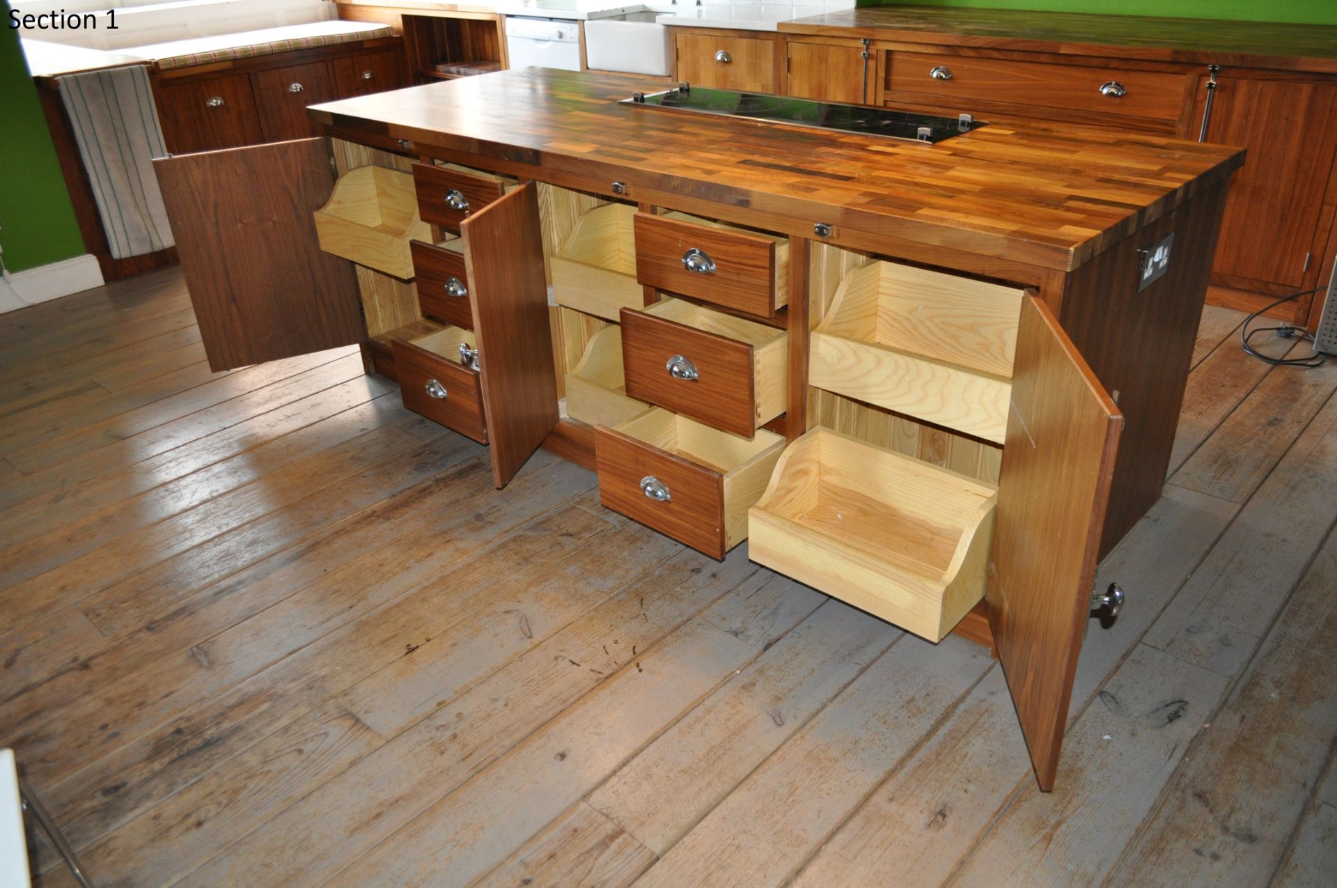 Bespoke Stunning Solid Wood Kitchen - Image 4 of 17