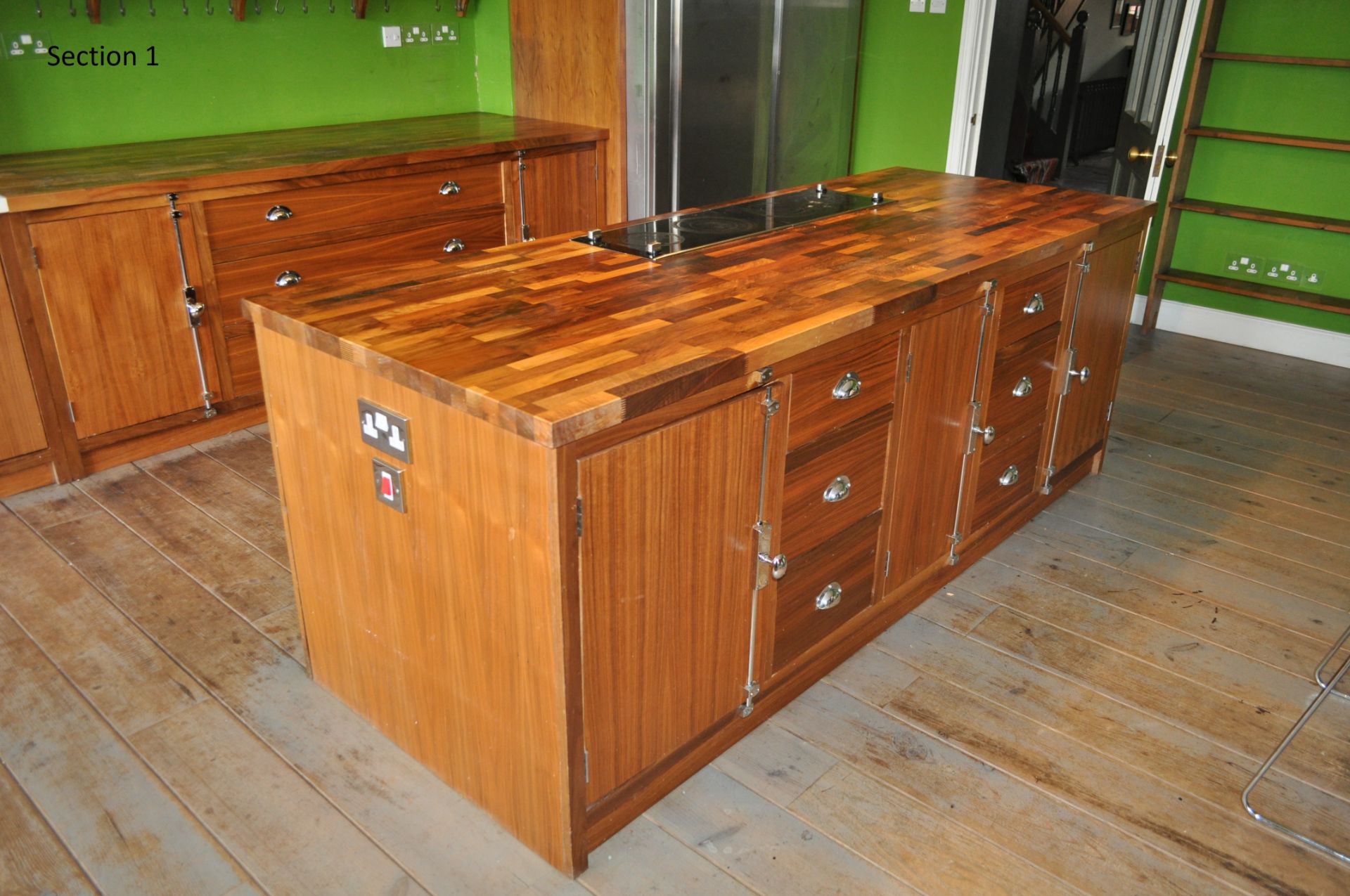 Bespoke Stunning Solid Wood Kitchen - Image 2 of 17