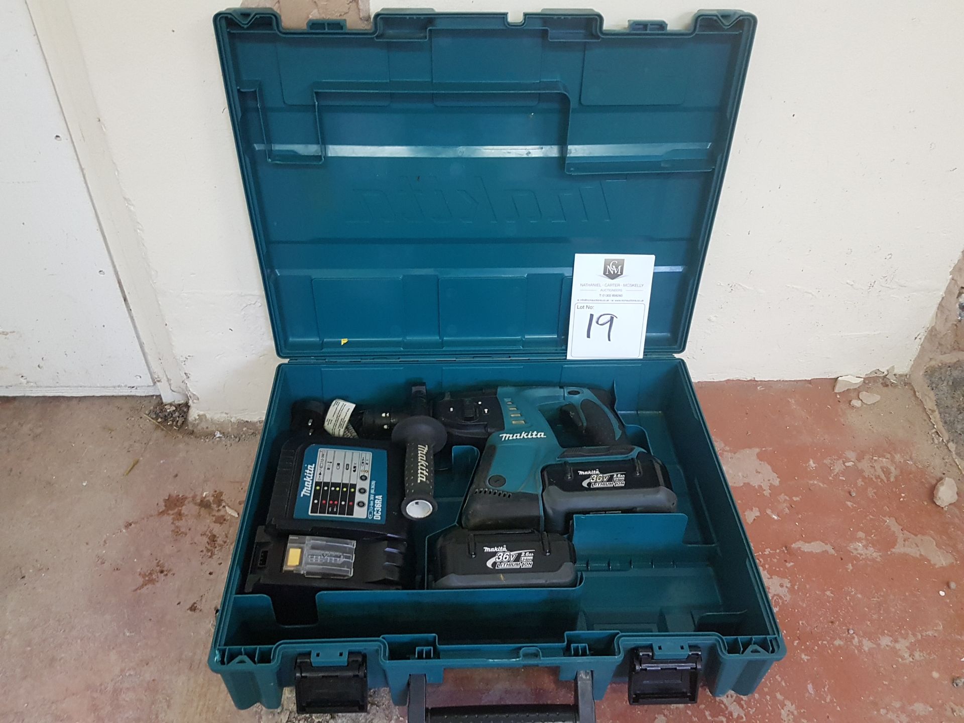 Makita 36v Battery Powered SDS Hammer Drill/ Breaker in Box - Tested / In Working Order