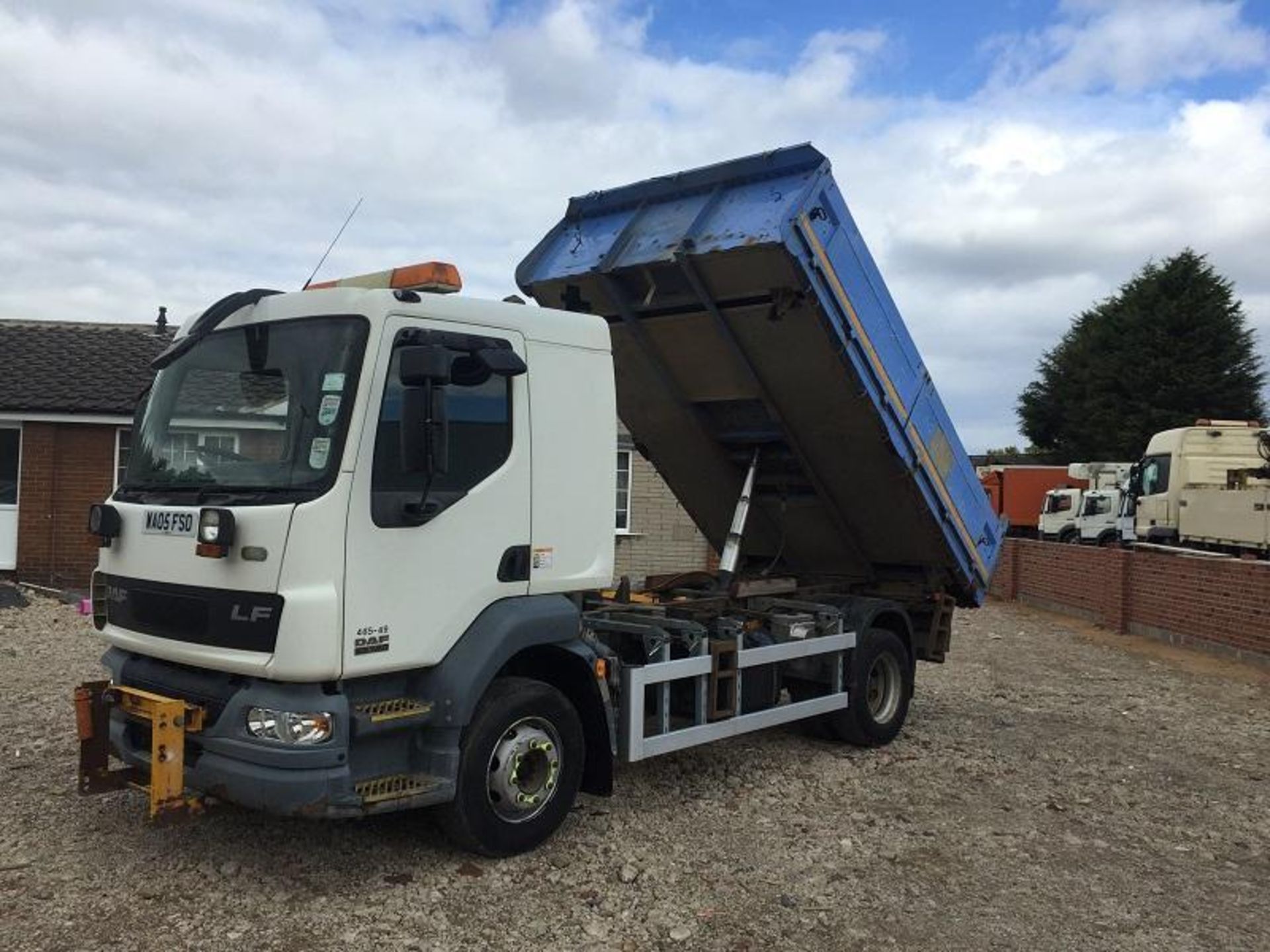 DAF Trucks FA LF55.180 3 Way Tipper Insulated Body - Image 3 of 12