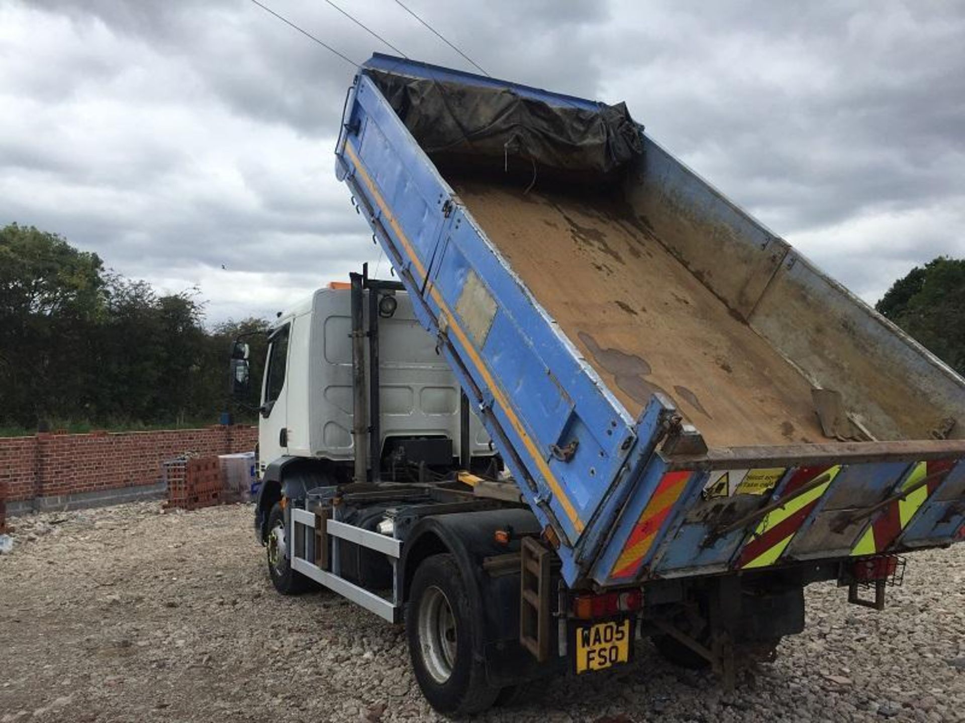 DAF Trucks FA LF55.180 3 Way Tipper Insulated Body - Image 8 of 12