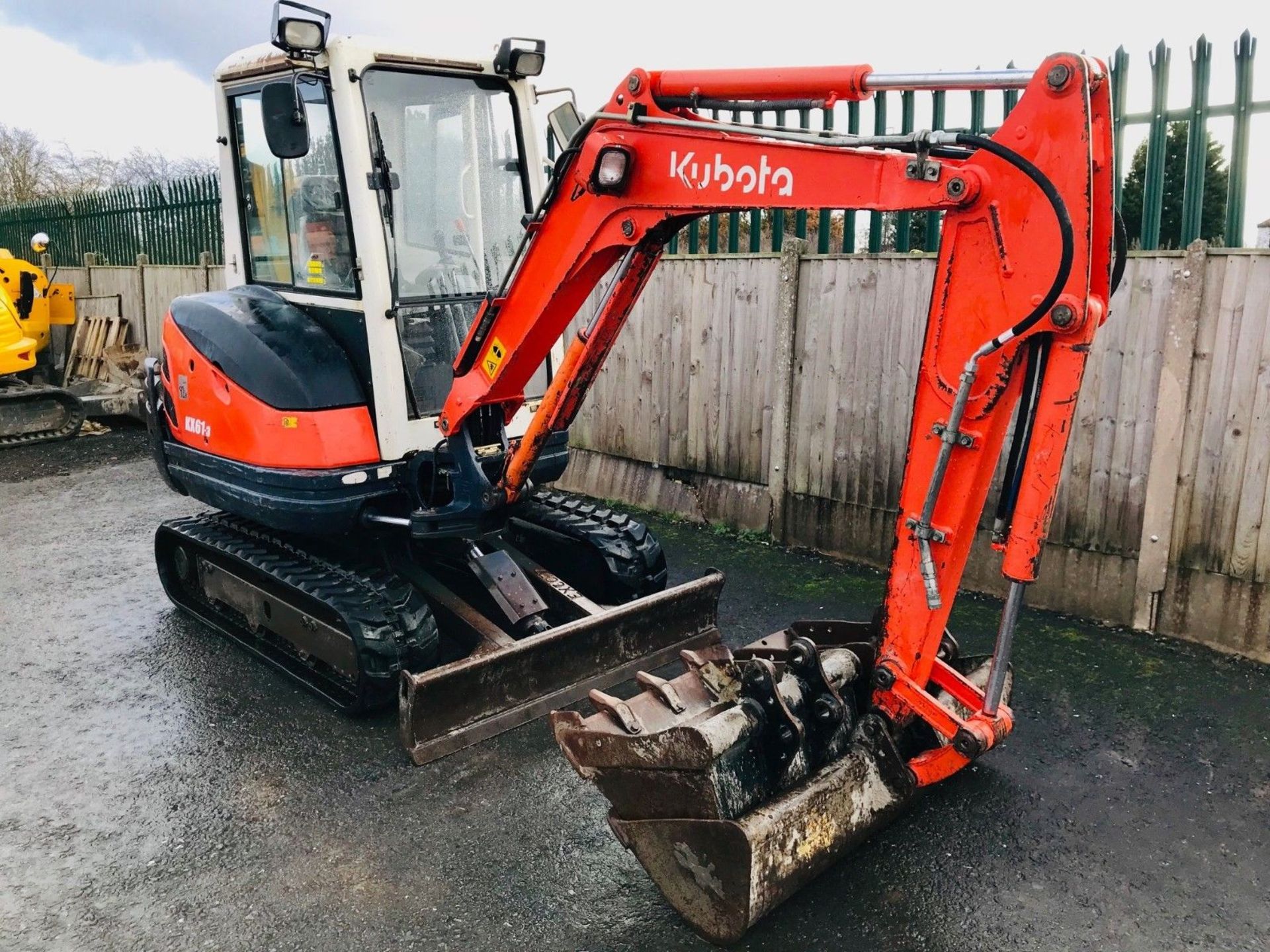 Kubota KX61-3 Excavator / Digger (2010) - Image 4 of 12