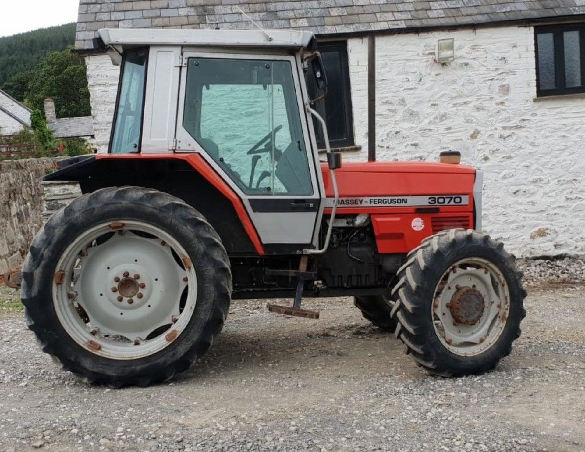 Massey Ferguson 3070 4WD Tractor - Image 5 of 11