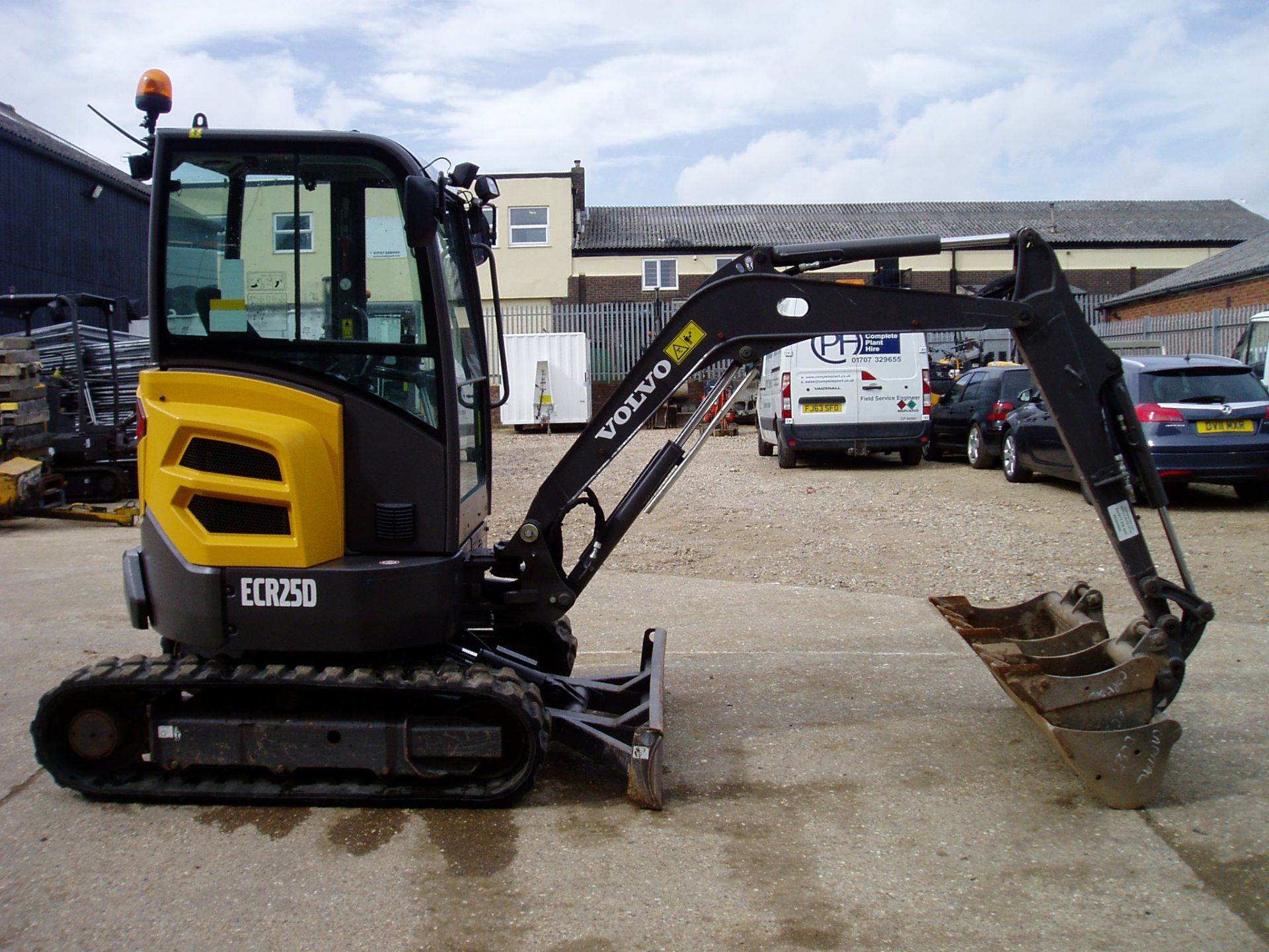 Volvo ECR25D 2490Kgs Reduced Tail Swing Mini Excavator (SOL01477)