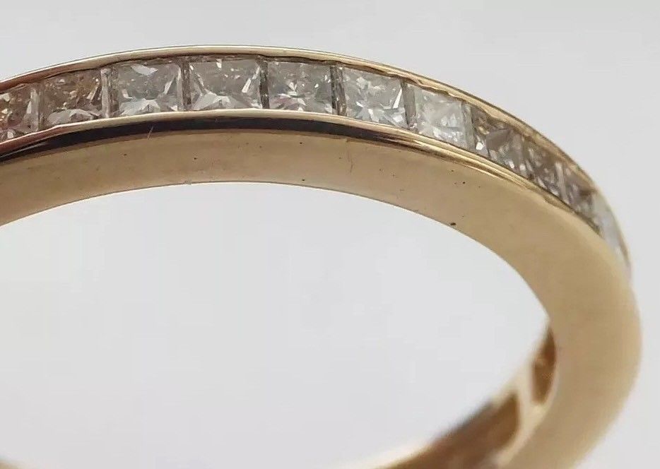 18ct Gold Diamond Eternity Ring - Image 3 of 5