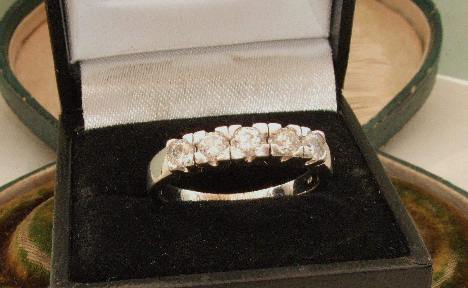 Gold Art Deco Diamond Eternity Ring - Image 3 of 4