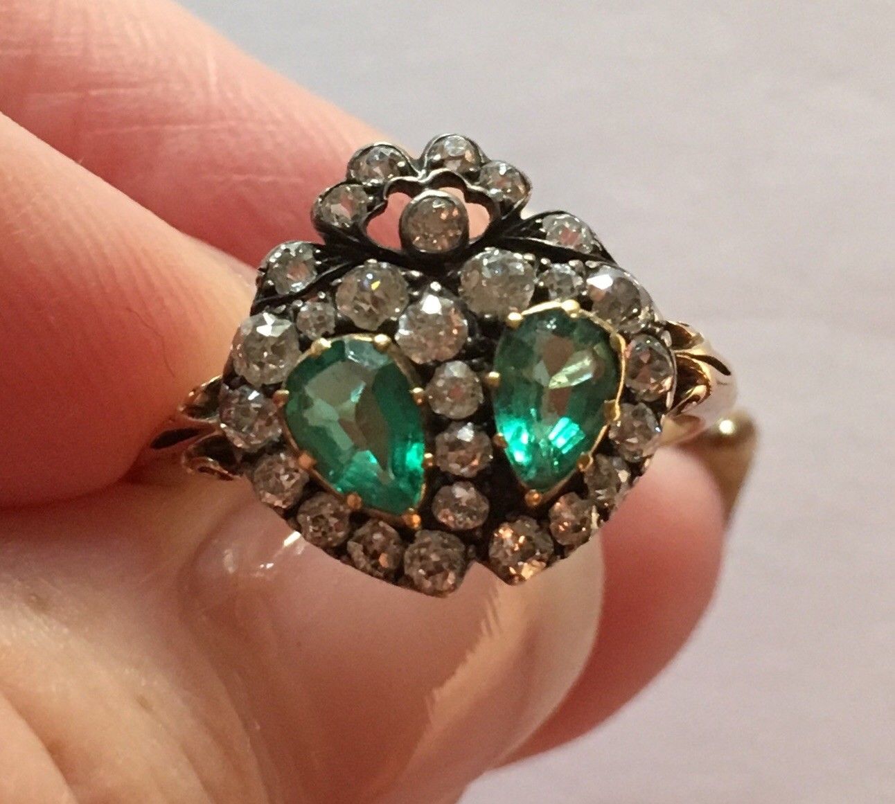 Victorian Emerald and Diamond 18ct Gold Antique Ring - Image 2 of 4