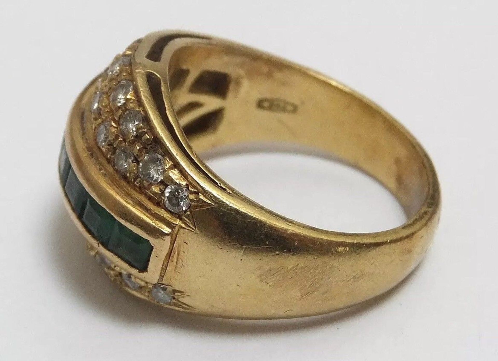 18ct Gold Emerald and Diamond Ring - Image 3 of 4