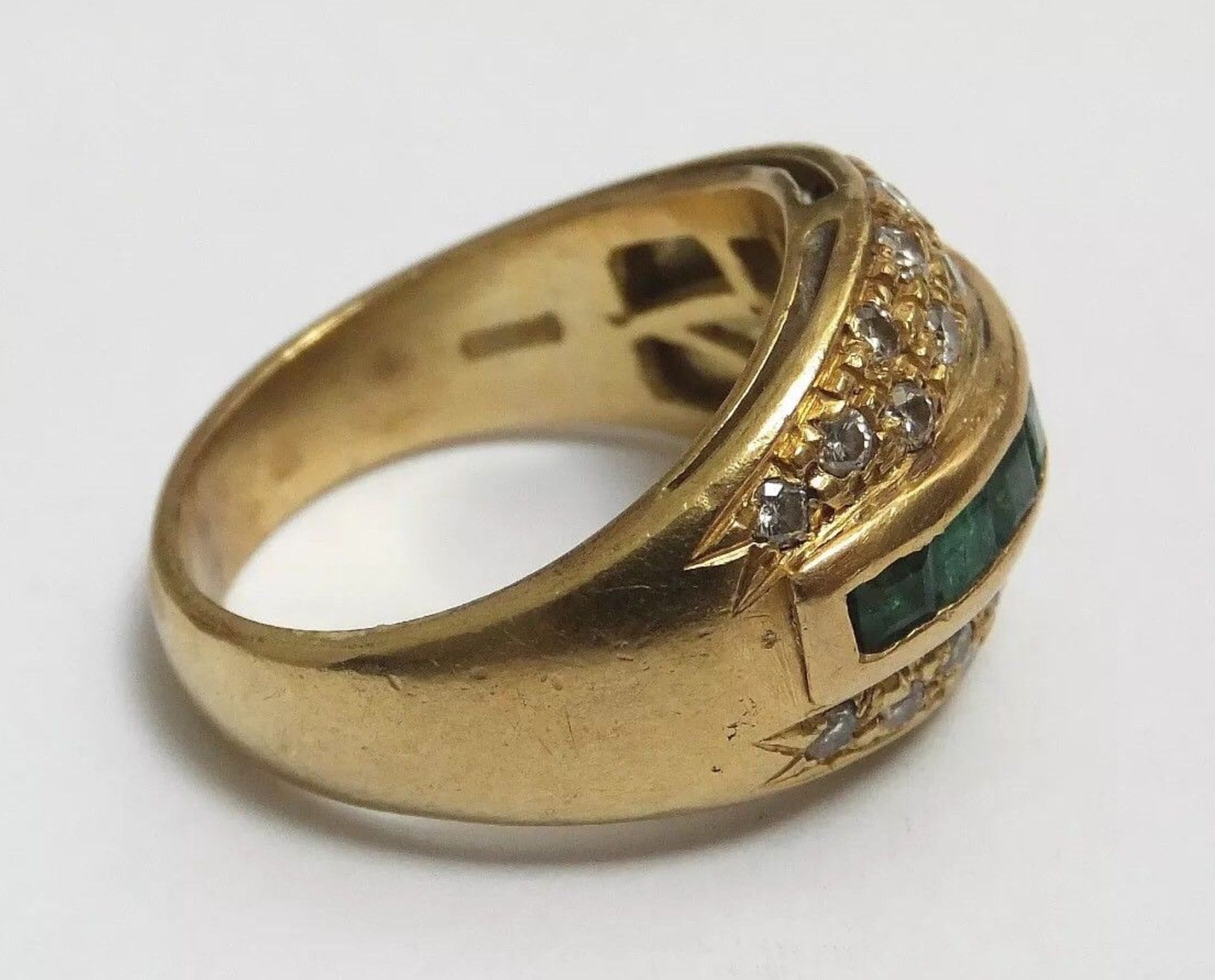 18ct Gold Emerald and Diamond Ring - Image 2 of 4