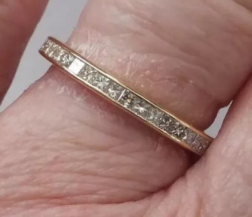 18ct Gold Diamond Eternity Ring - Image 2 of 5