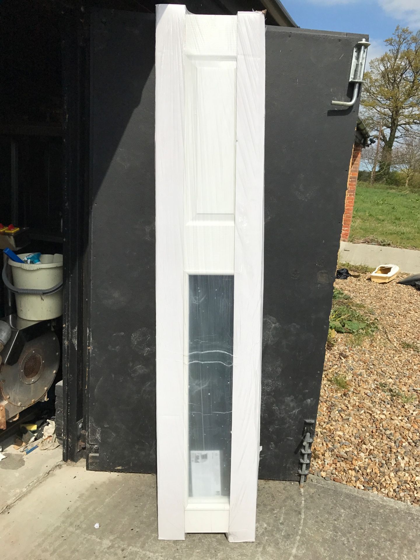 Oakfield White Bi-Fold Doors - NO RESERVE