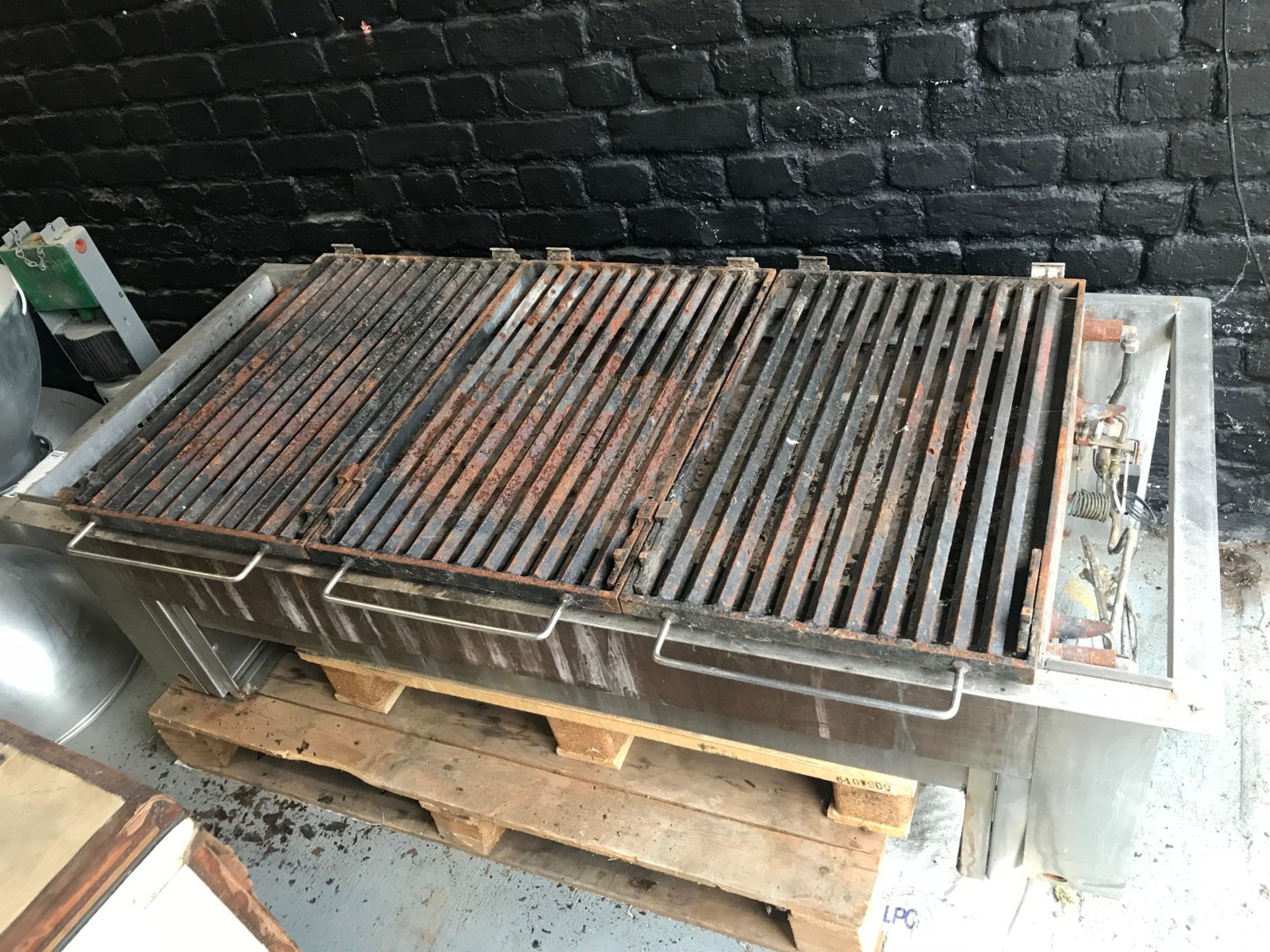 Robatta Large BBQ Grill & Stand - NO RESERVE - Image 2 of 3