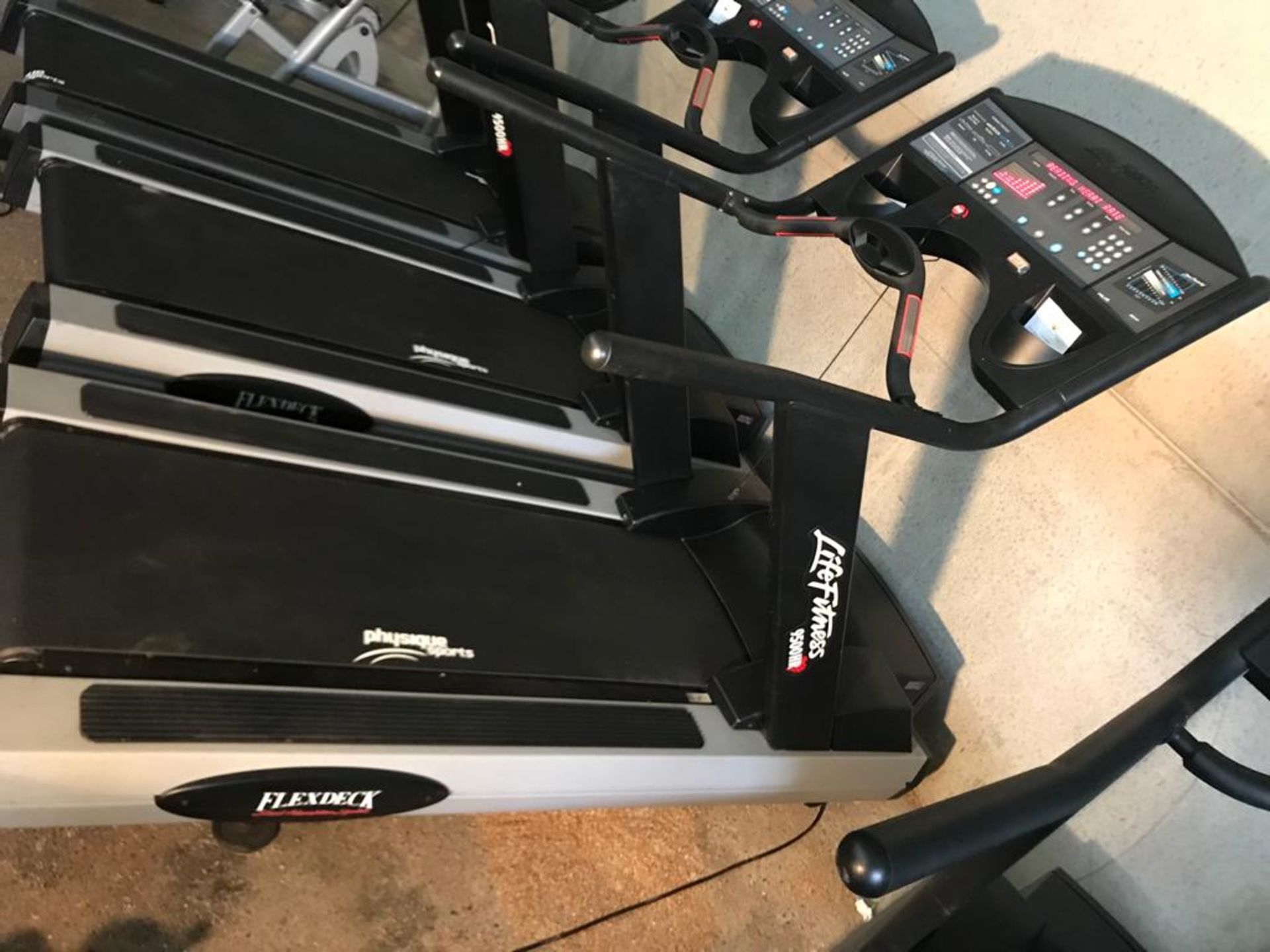 Life Fitness 9500HR Running Machine - Image 2 of 4