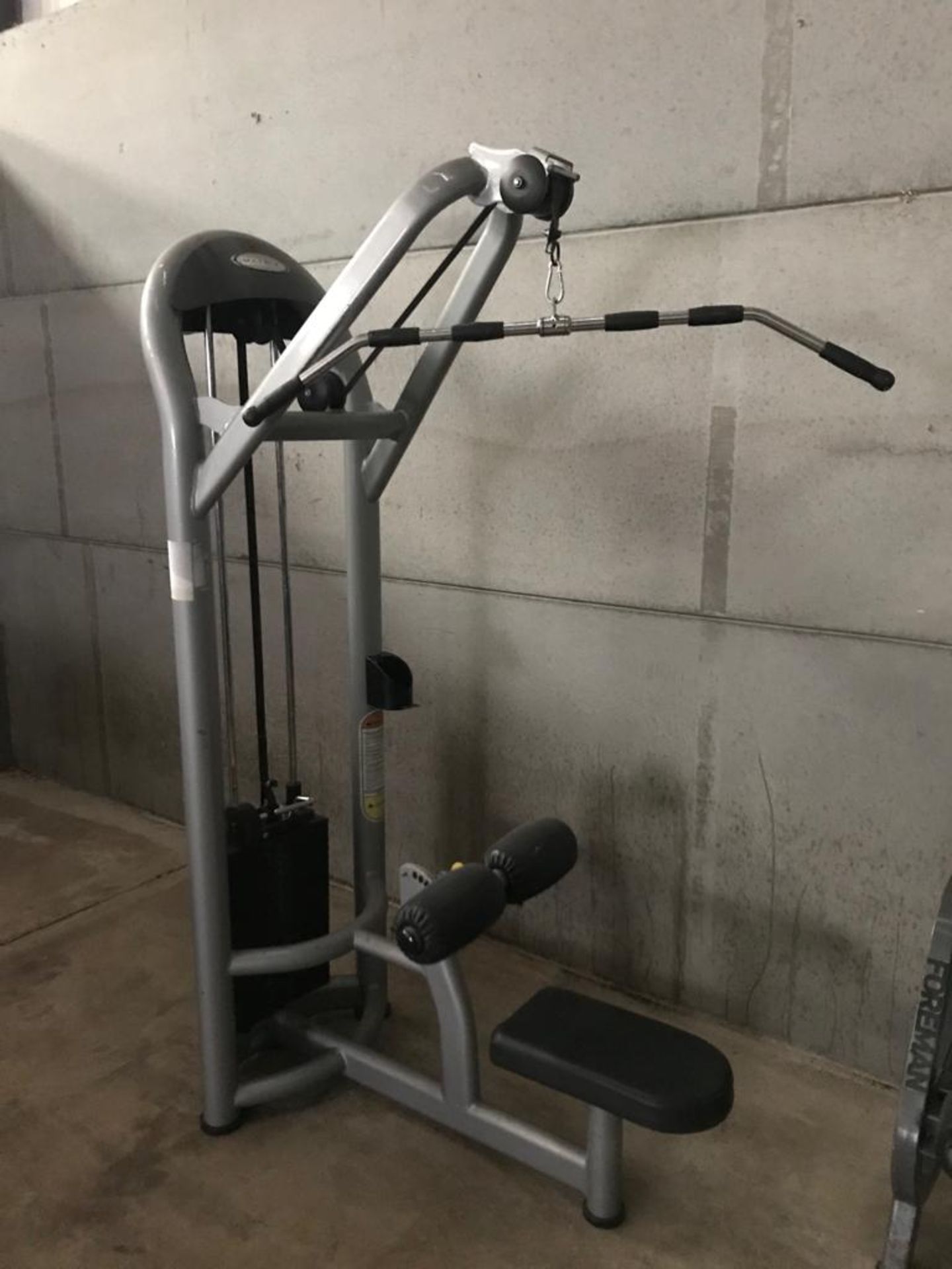 Matrix Lat Pull Down Machine