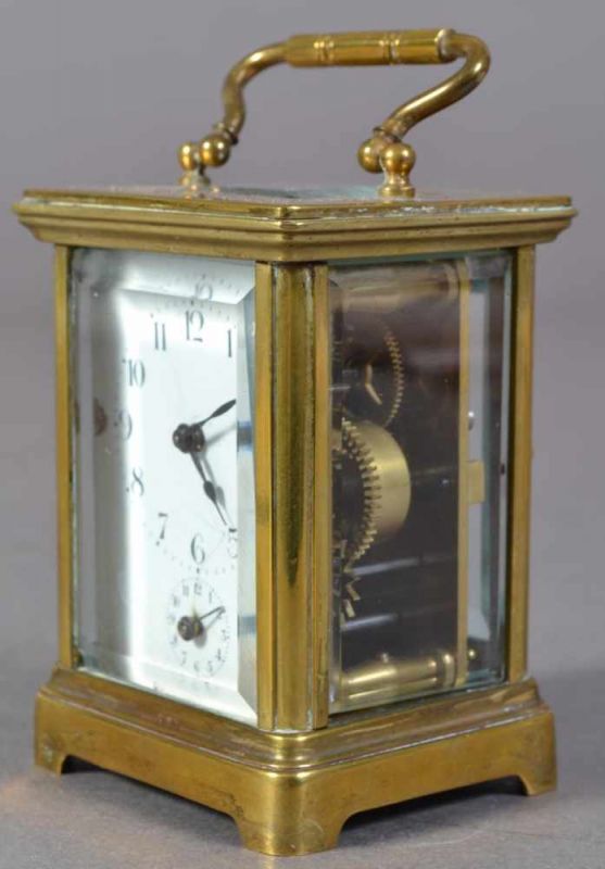 Antike, kleine Reiseuhr/Reisewecker "Carriage Clock". Rundum verglastes Messinggehäuse, Glasscheiben - Image 2 of 10