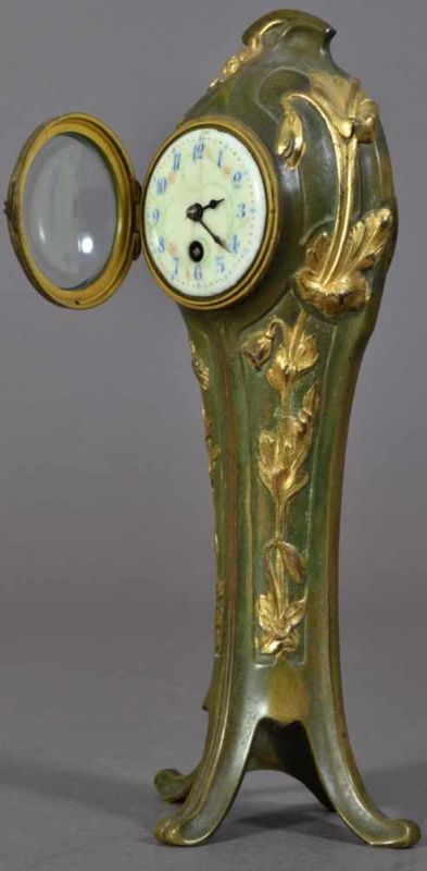 3teilige Kaminuhr. Jugendstil um 1900. Bronzegehäuse grünlich patiniert, teilweise vergoldet. - Image 13 of 18