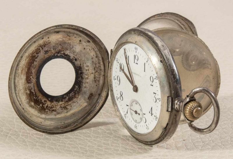 Savonette Herrentaschenuhr der Marke "SAXONIA-SYSTEM GLASHÜTTE". Aufwändig graviertes 800er