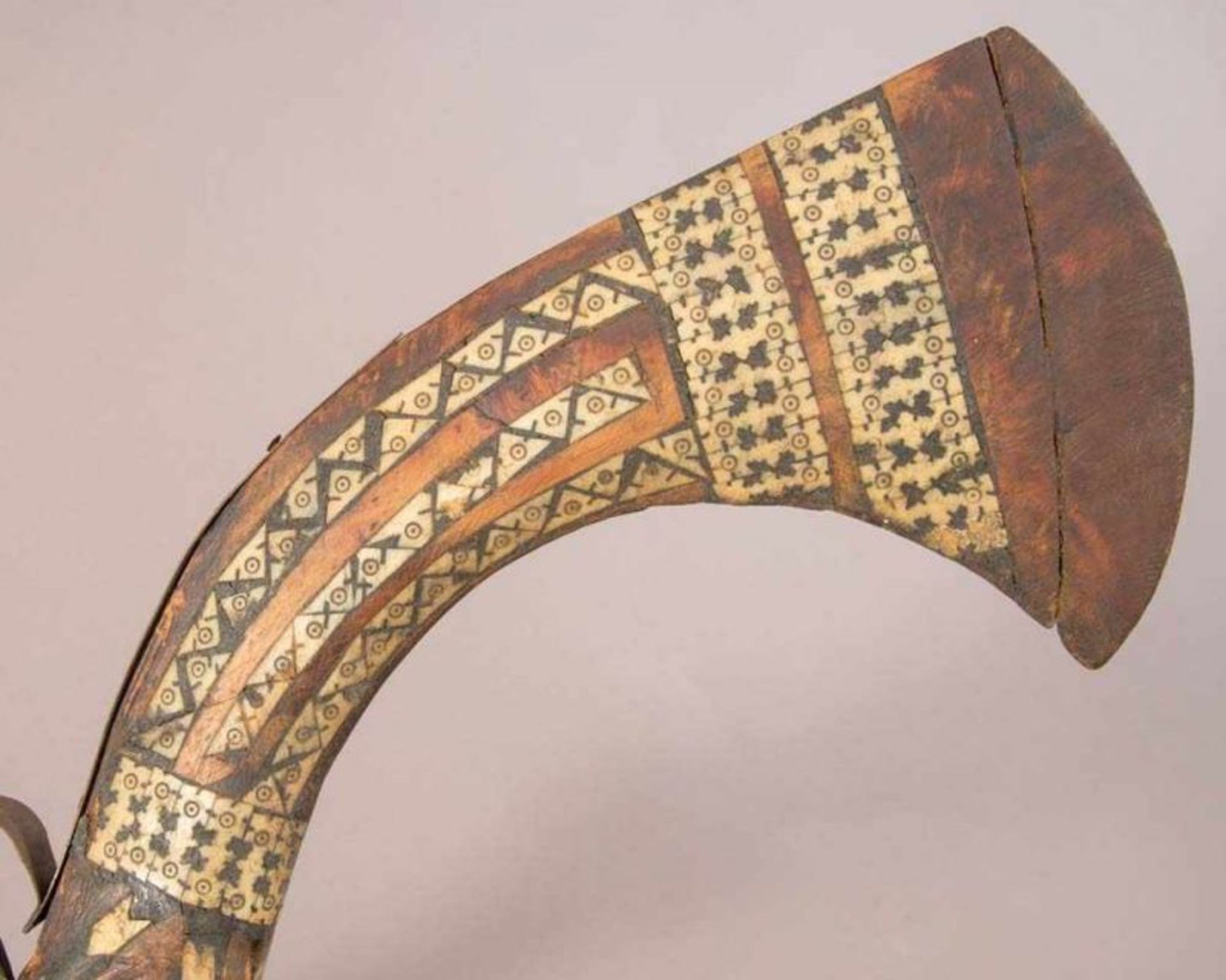 Afghanische Flinte. Holz mit eingelegtem Knochendekor. Länge ca. 140 cm. - Image 4 of 8